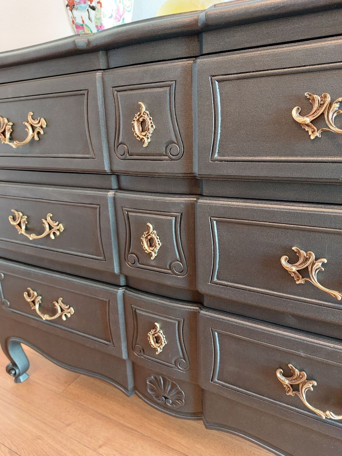 Louis XV lacquered chest of drawers black steel