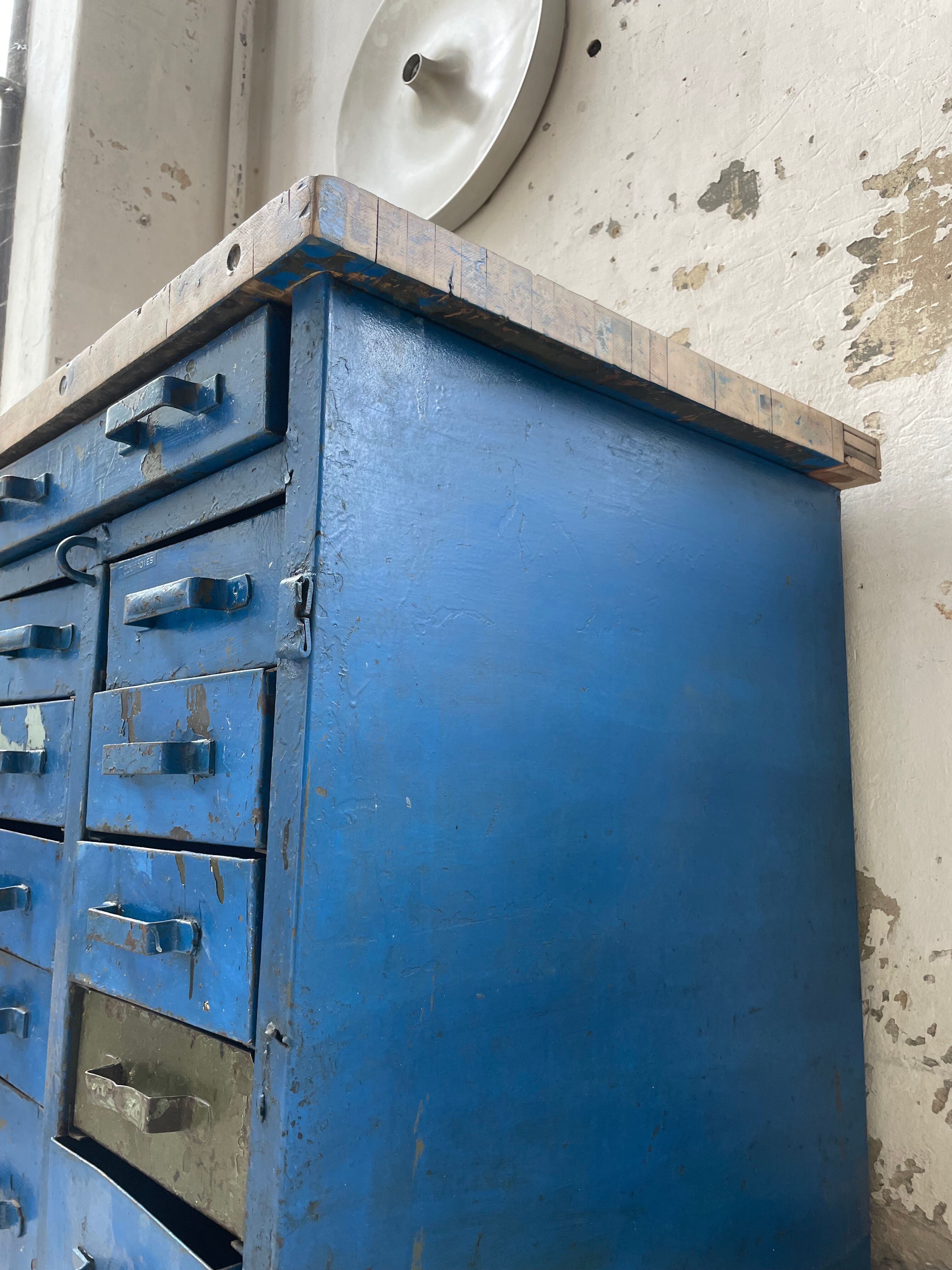 Meuble établi rangement militaire industriel bleu