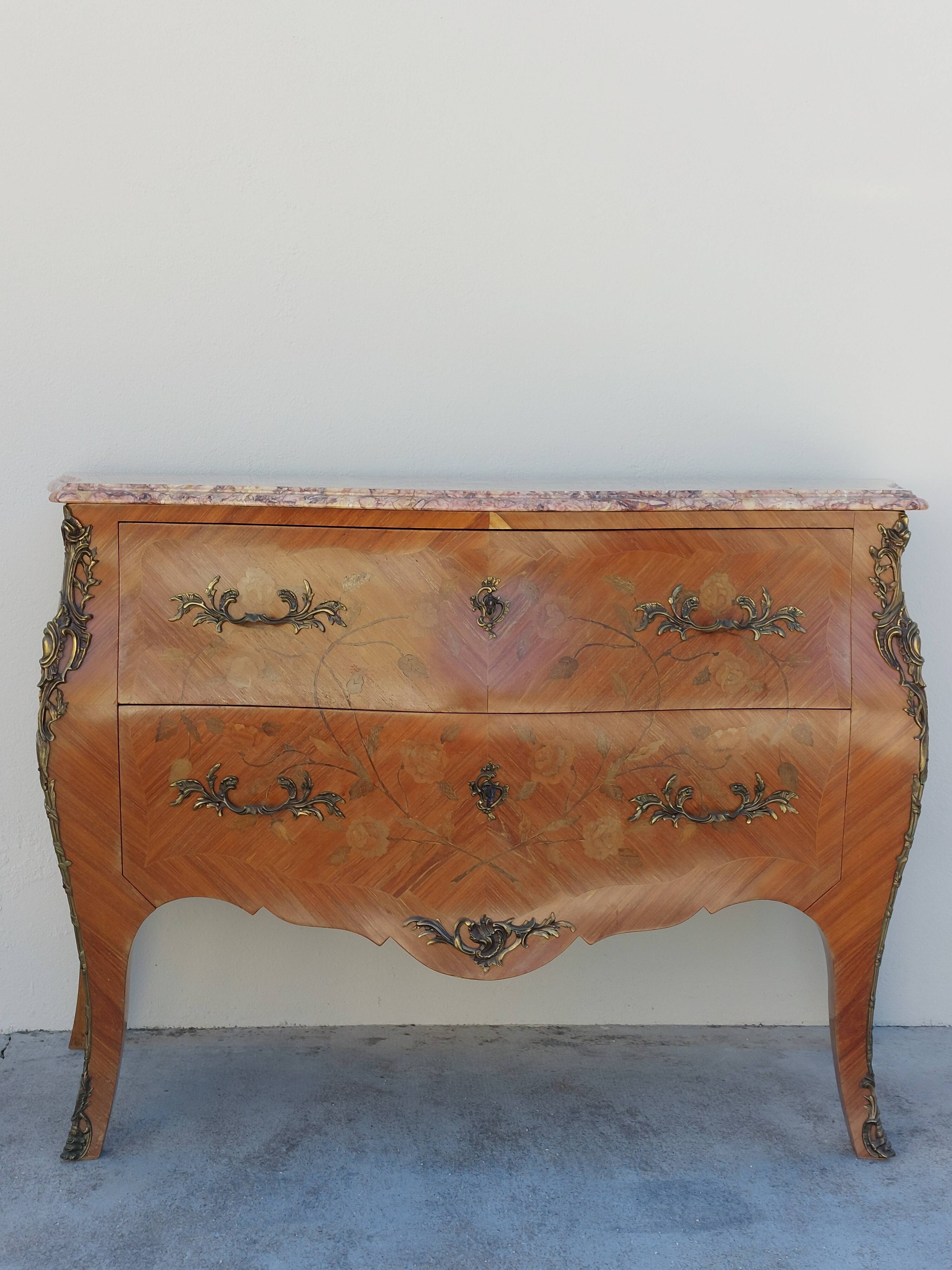 Louis XV chest of drawers in rosewood marquetry