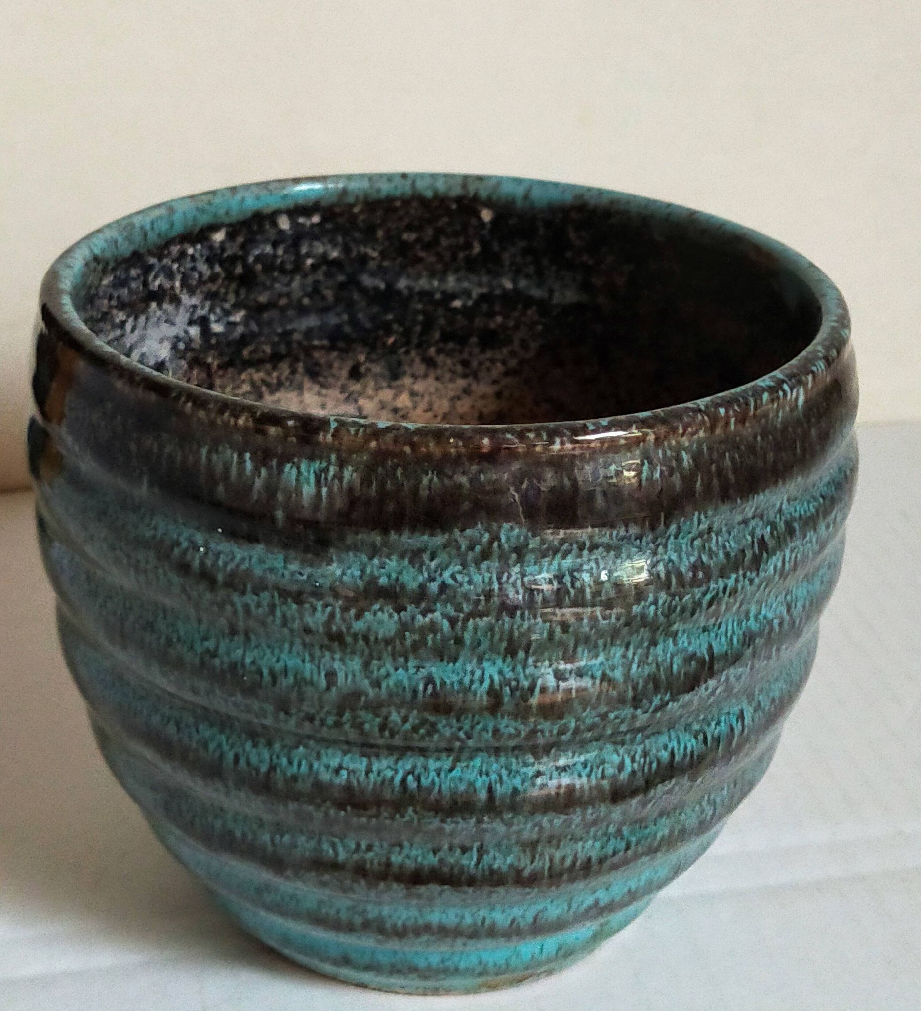 Ceramic planter with speckled enamel gadroons from the 1940s