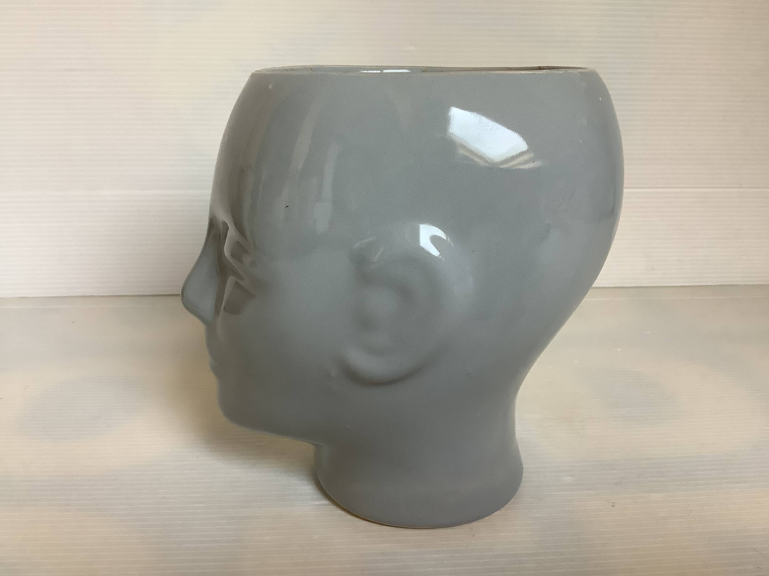 Grey head pot cover