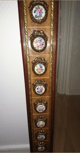 Mirror in gilded bronze and mahogany wood Medallion porcelain decoration.