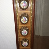 Mirror in gilded bronze and mahogany wood Medallion porcelain decoration.