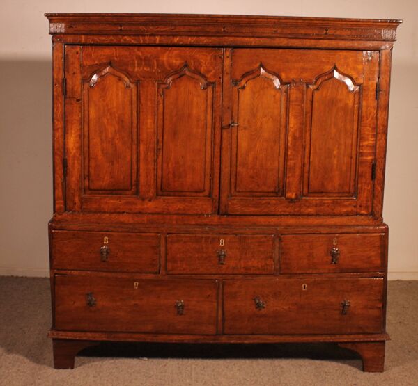 Buffet 2 corps dit cupboard en chêne, XVIIIème siècle