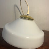 Suspension globe opalin, pavillon doré Pascot