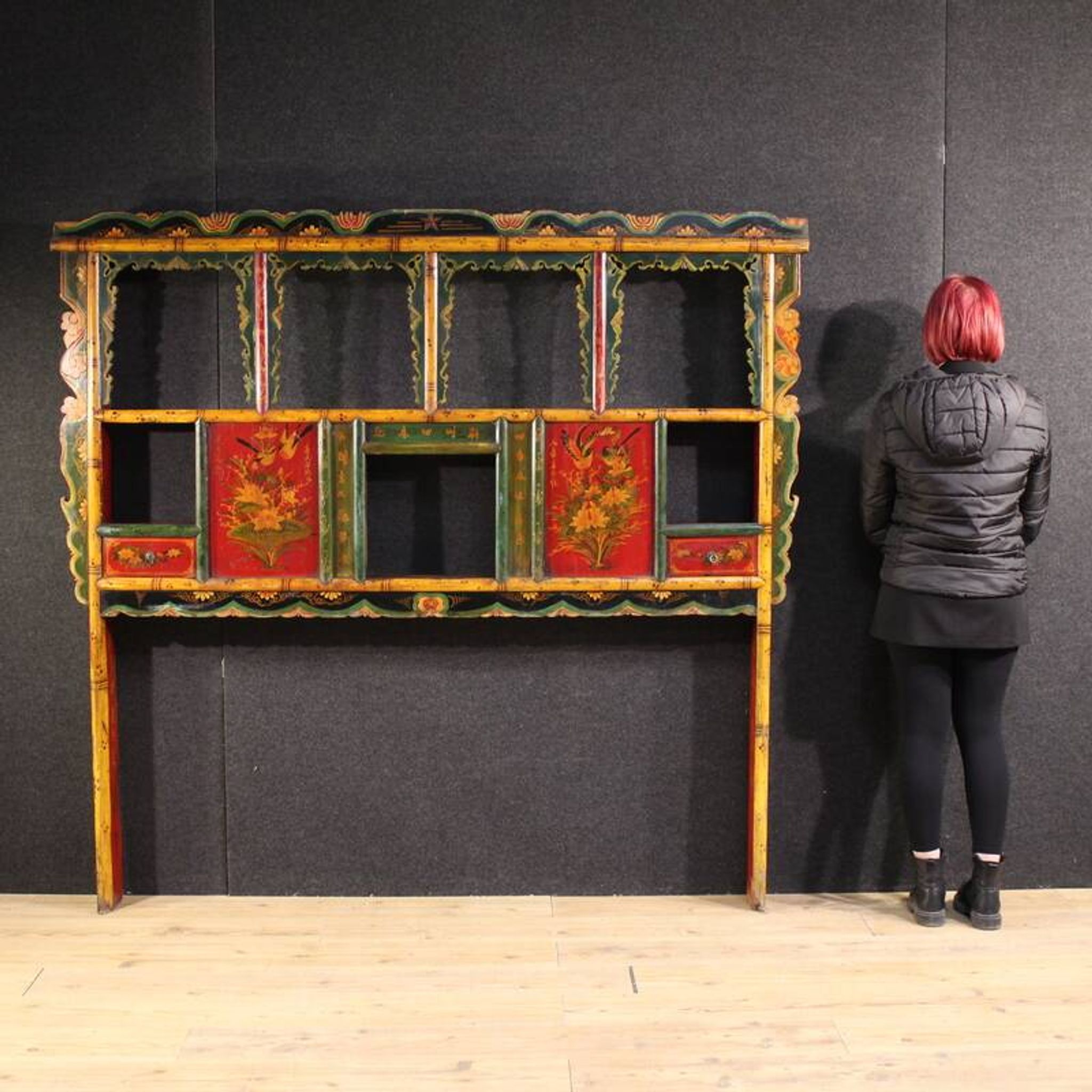 Headboard chinois laqué et peint du 20e siècle