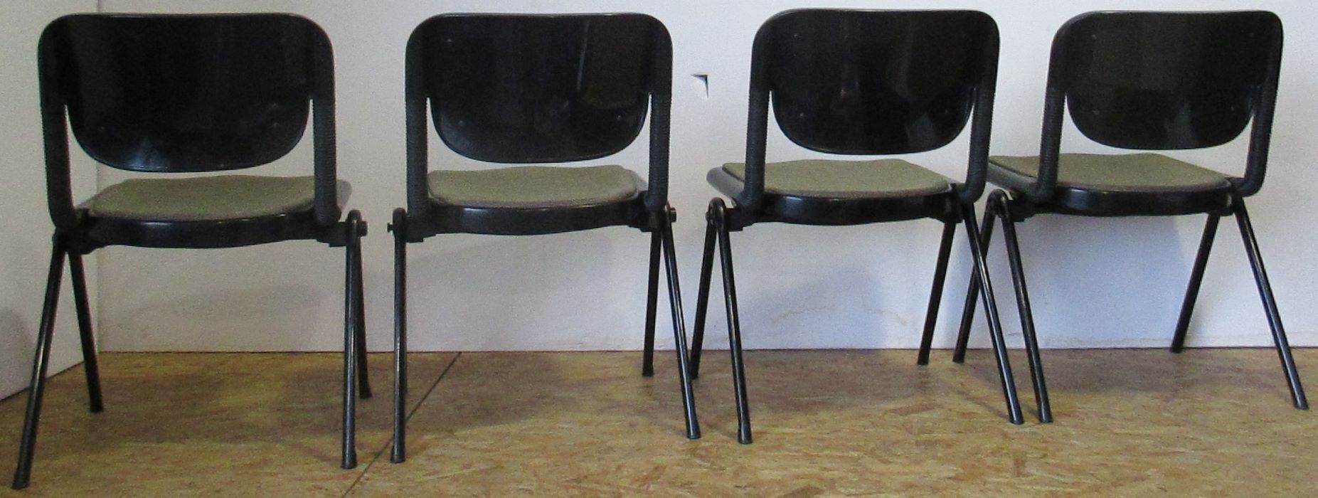 4 chaises Vertebra noires