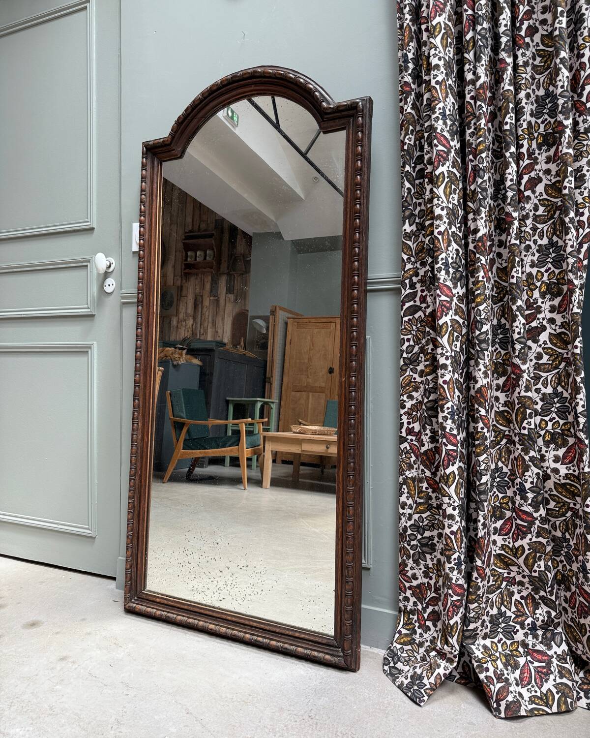 Grand miroir en bois perlé