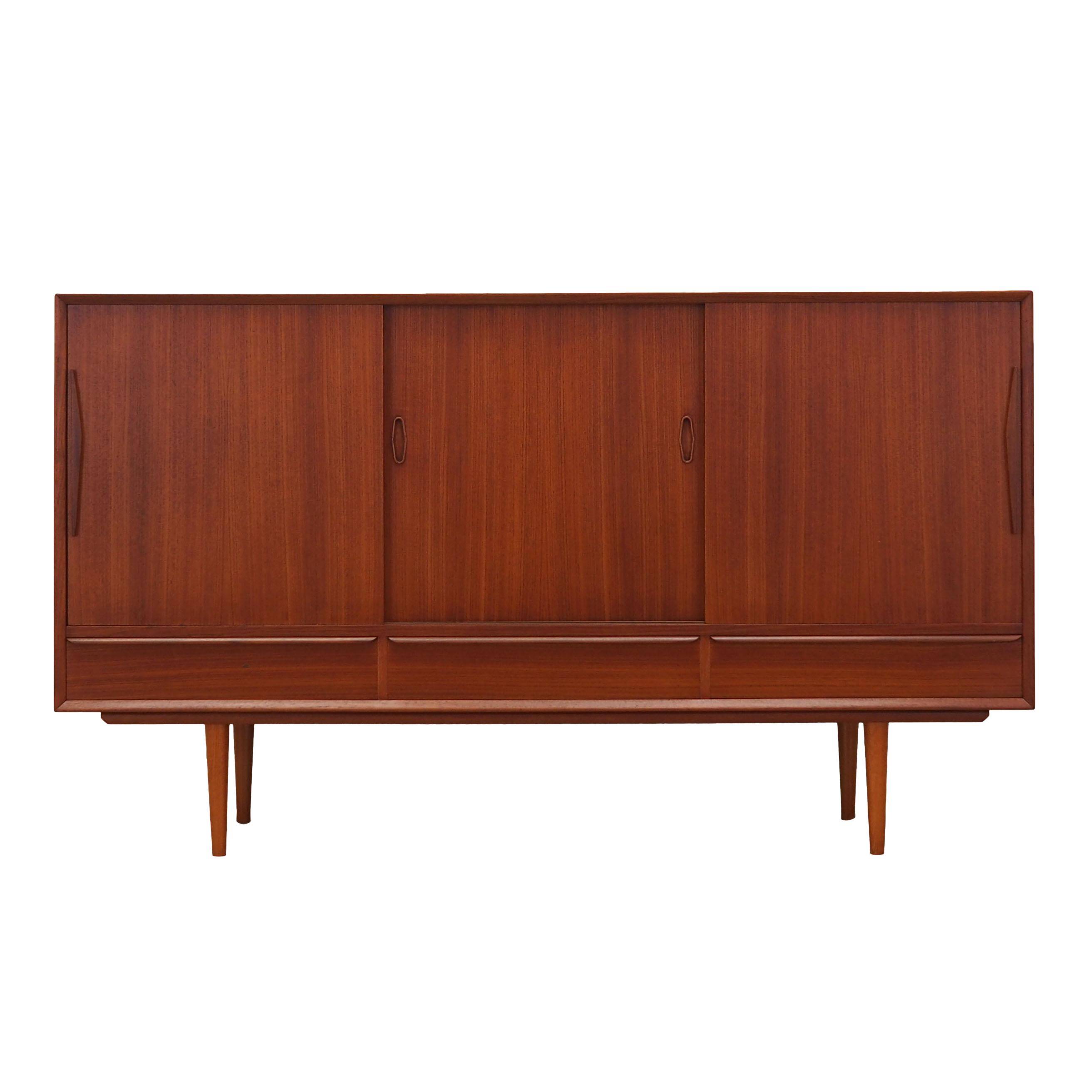 Buffet haut en teck, design danois, années 1960, production : Danemark