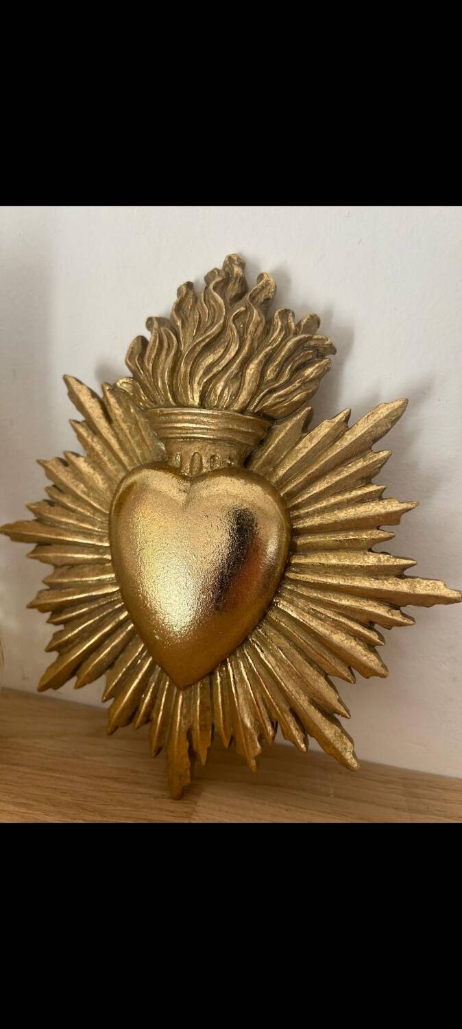 Golden ex-voto mural