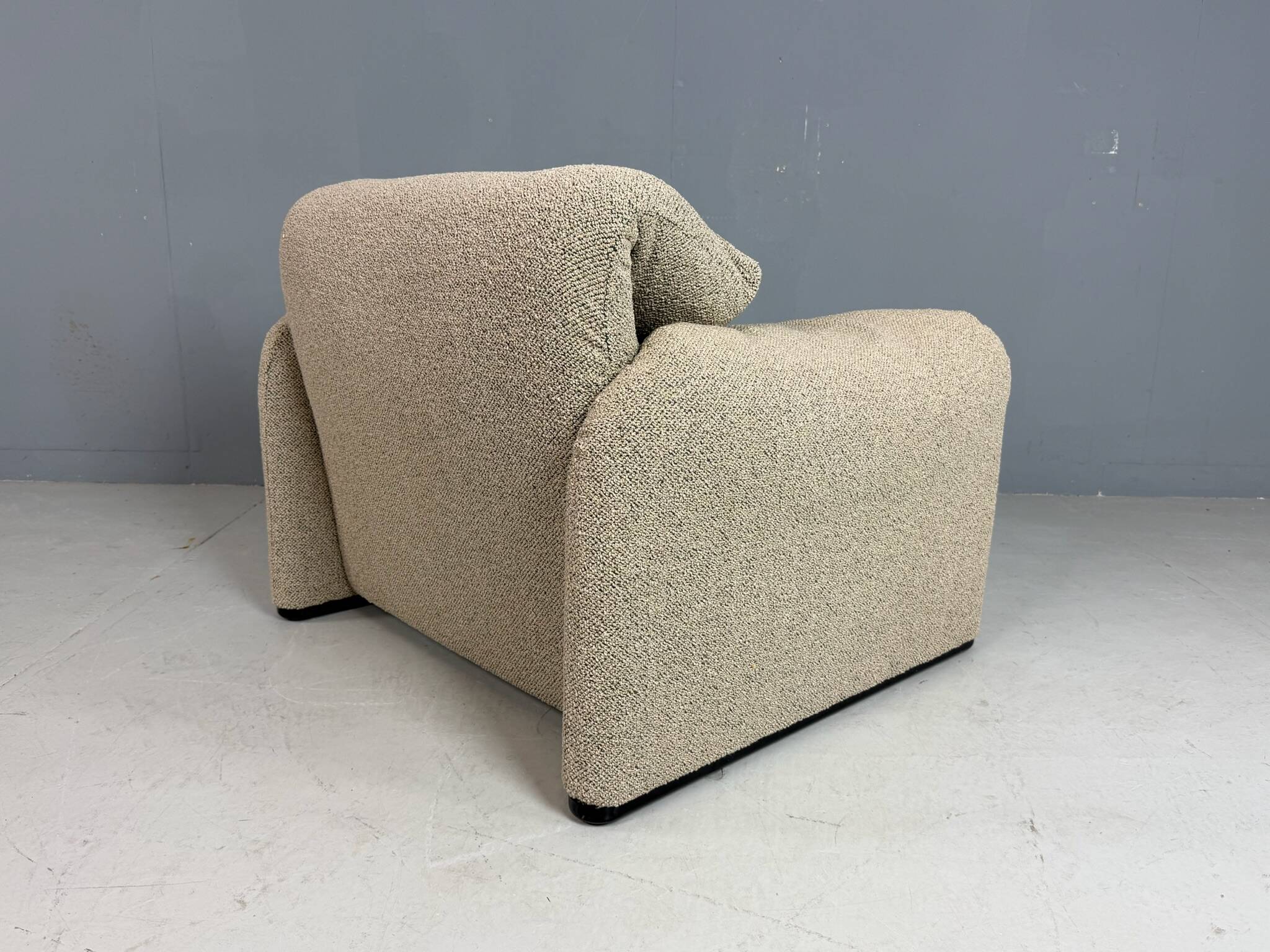 Vico Magistretti Maralunga reupholstered lounge chair for Cassina, 1980s