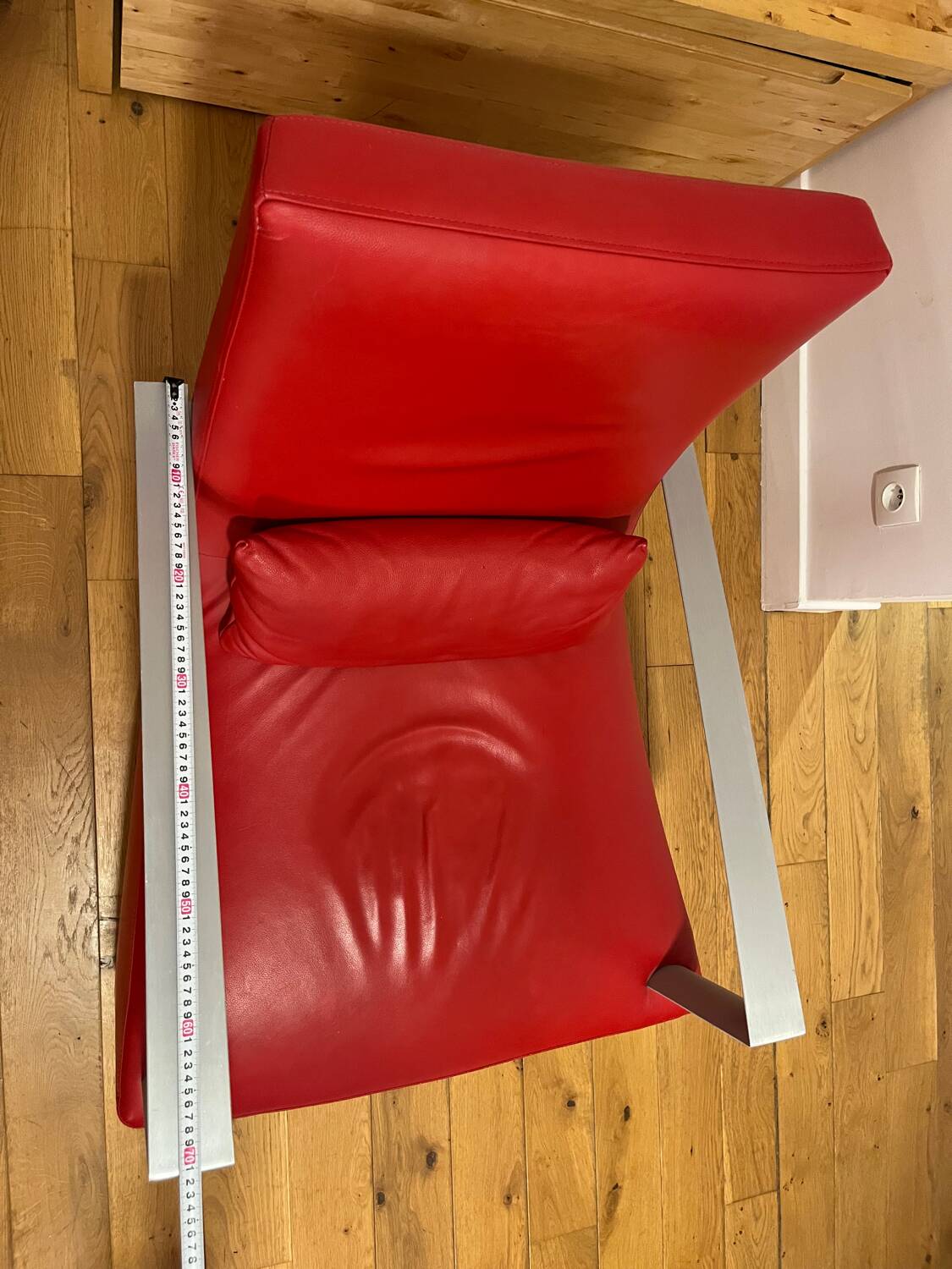 Rocking-chair en cuir rouge ligne roset