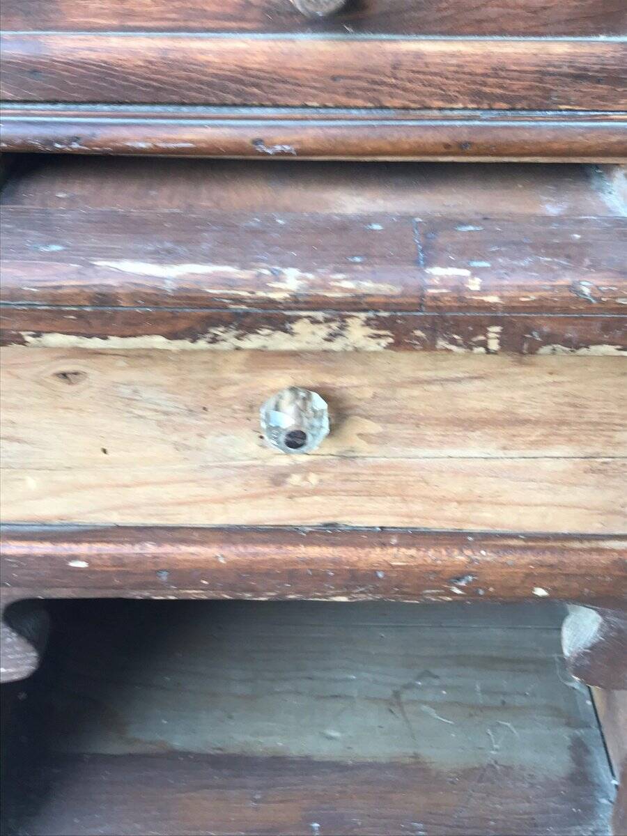 Table de chevet rustique en pin marron à tiroir, porte et étagère — début XXe siècle