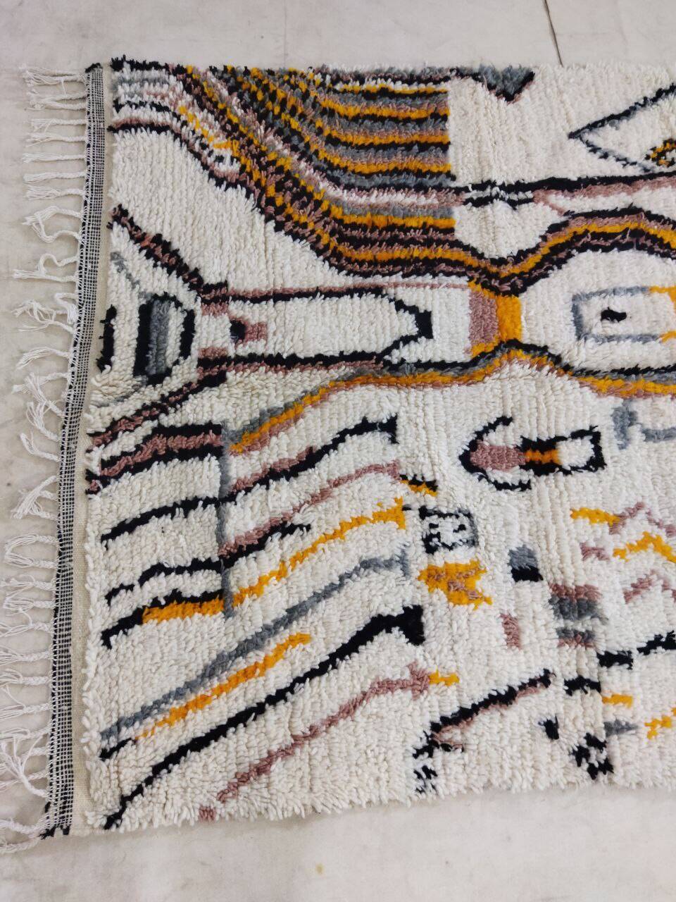 Handmade moroccan berber rug 252 x 138 cm
