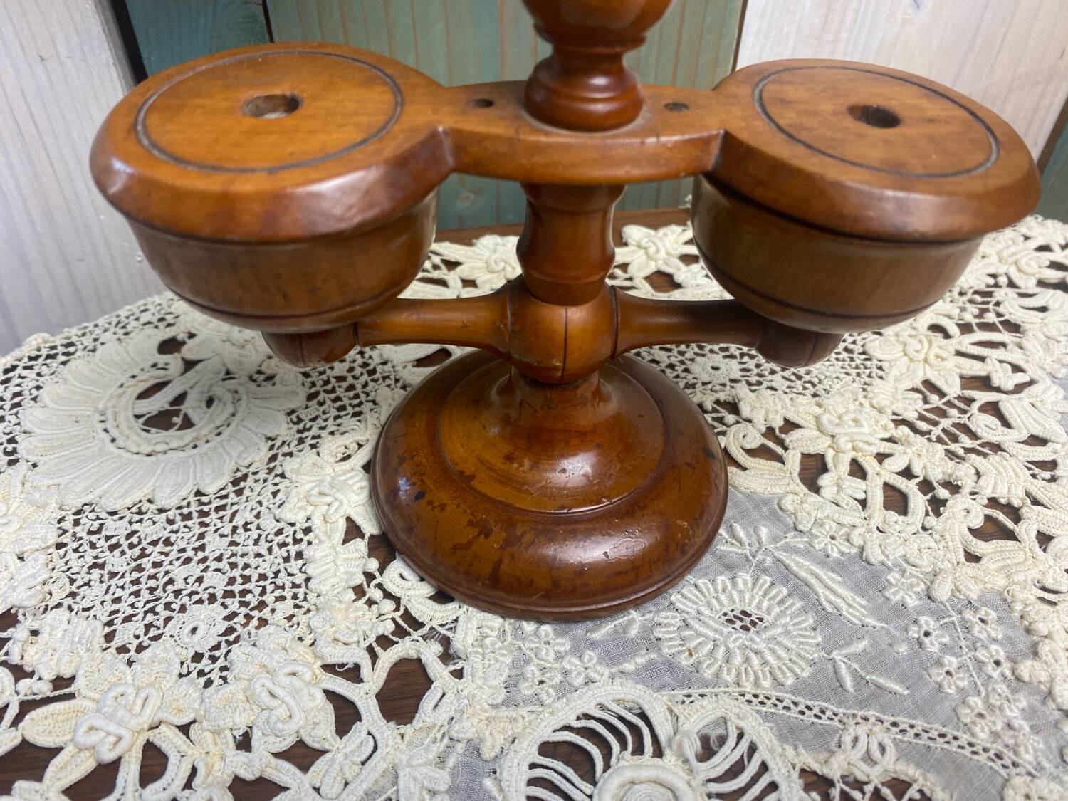 Saleron en bois pivotant ancien 