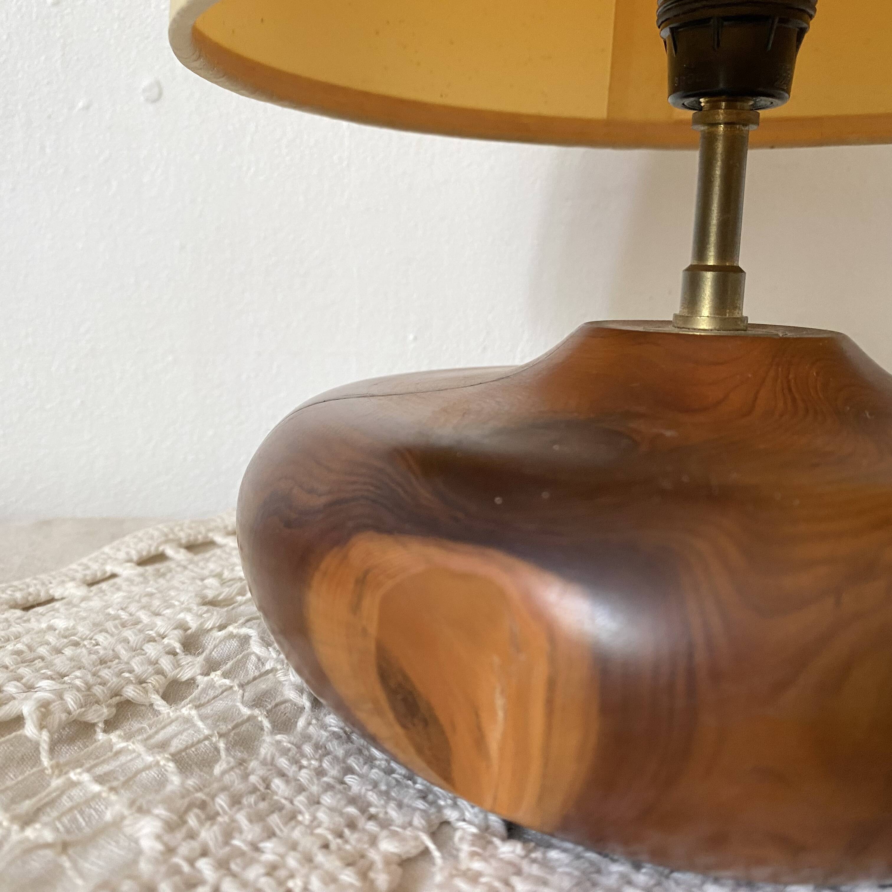 Vintage lamp with wooden base, 44 cm