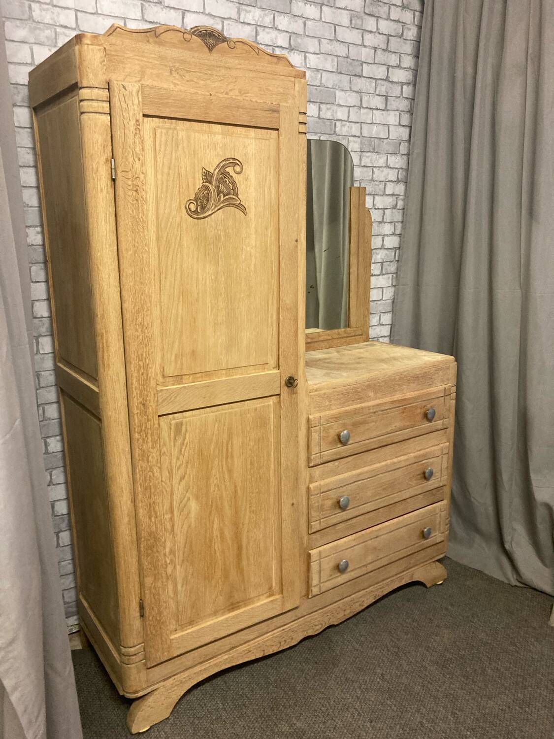 Asymmetrical wardrobe