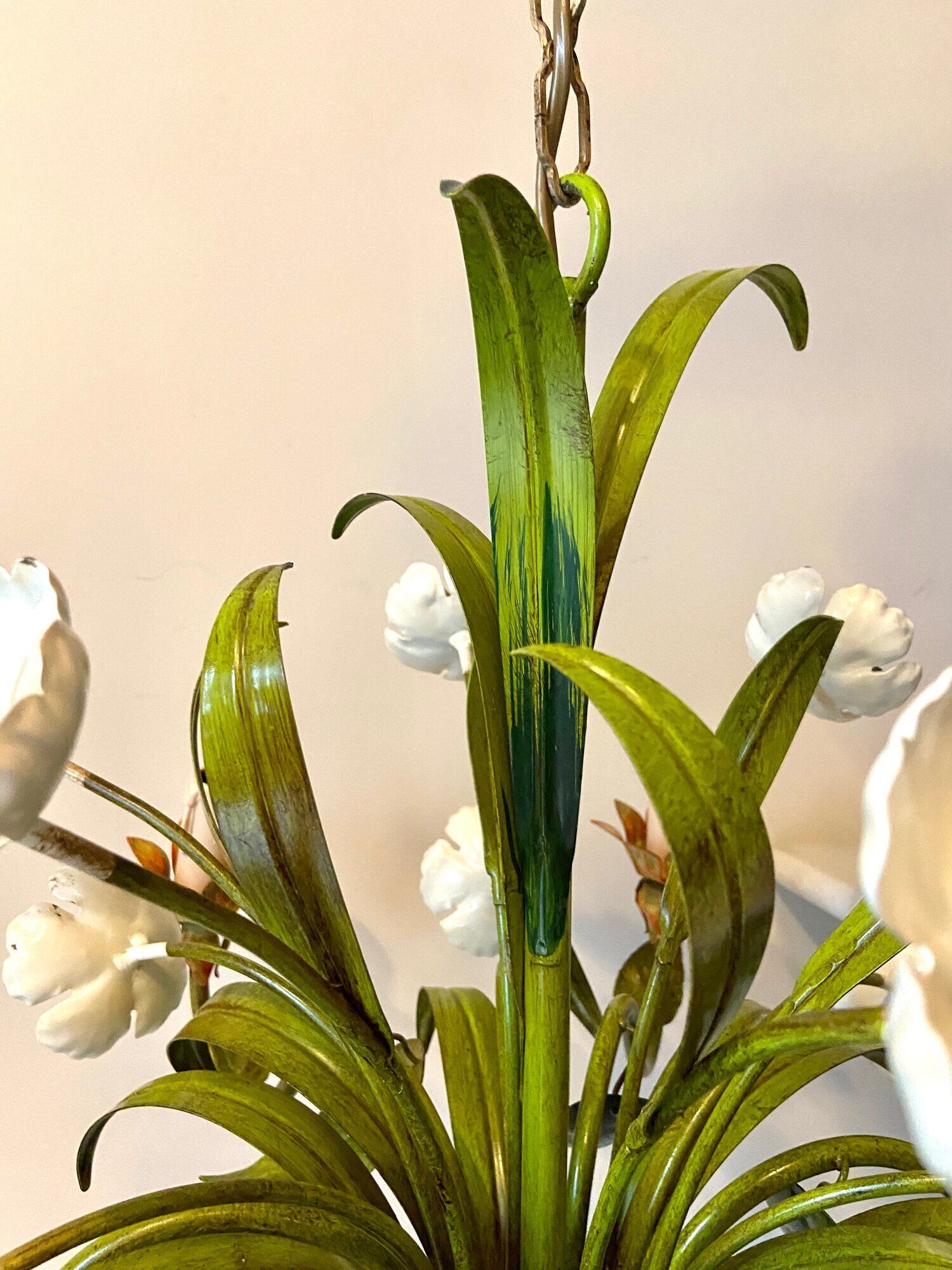 Chandelier 6 lights in green, white and orange metal
