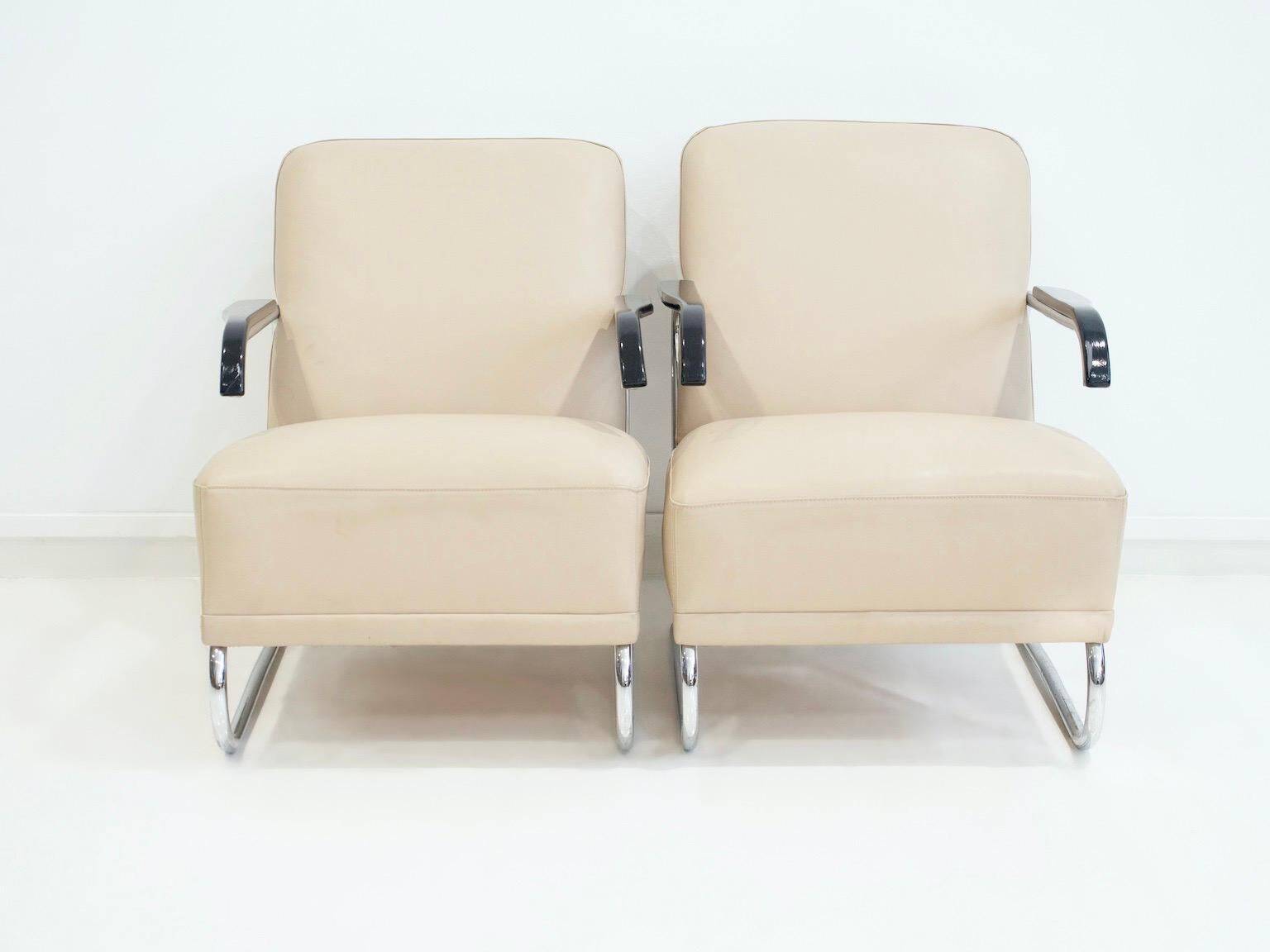 Pair of beige leather and tubular steel armchairs.
