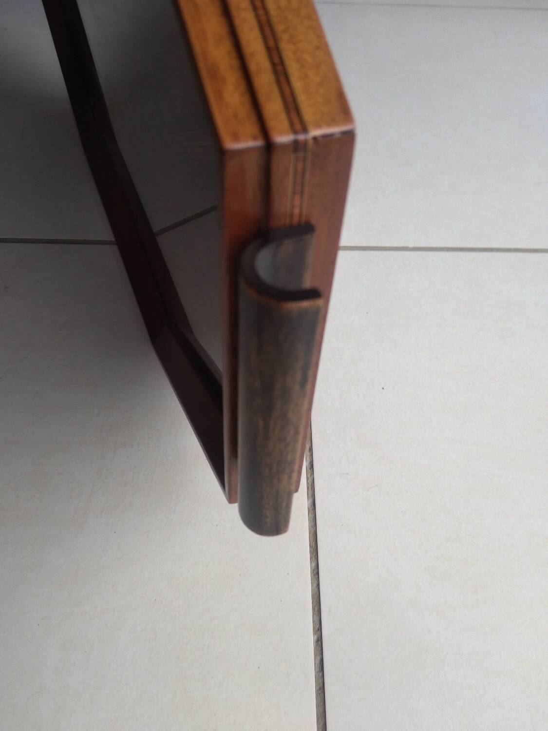 Plateau de service en bois et verre
