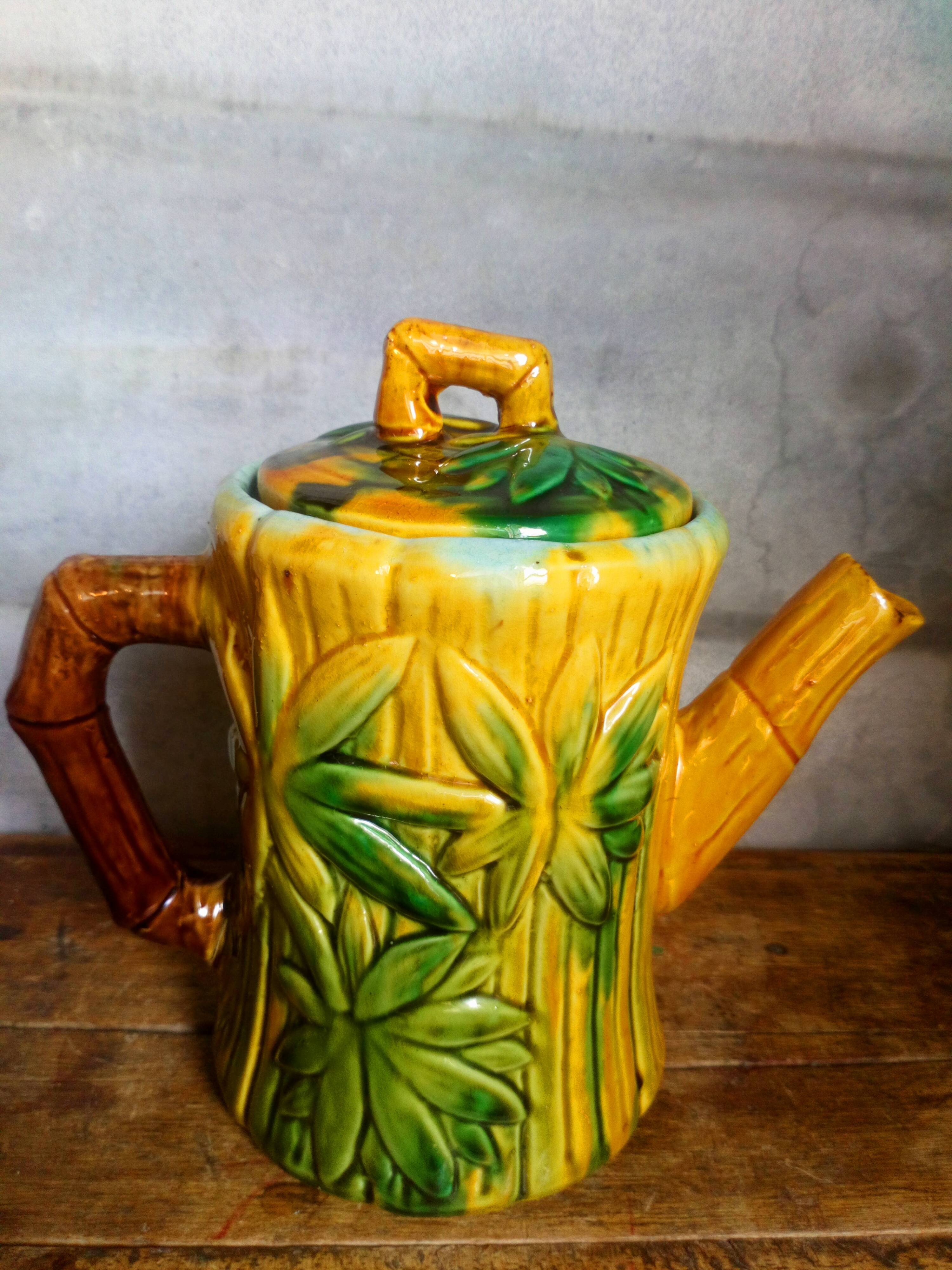 Early XXeme Barbotine Teapot