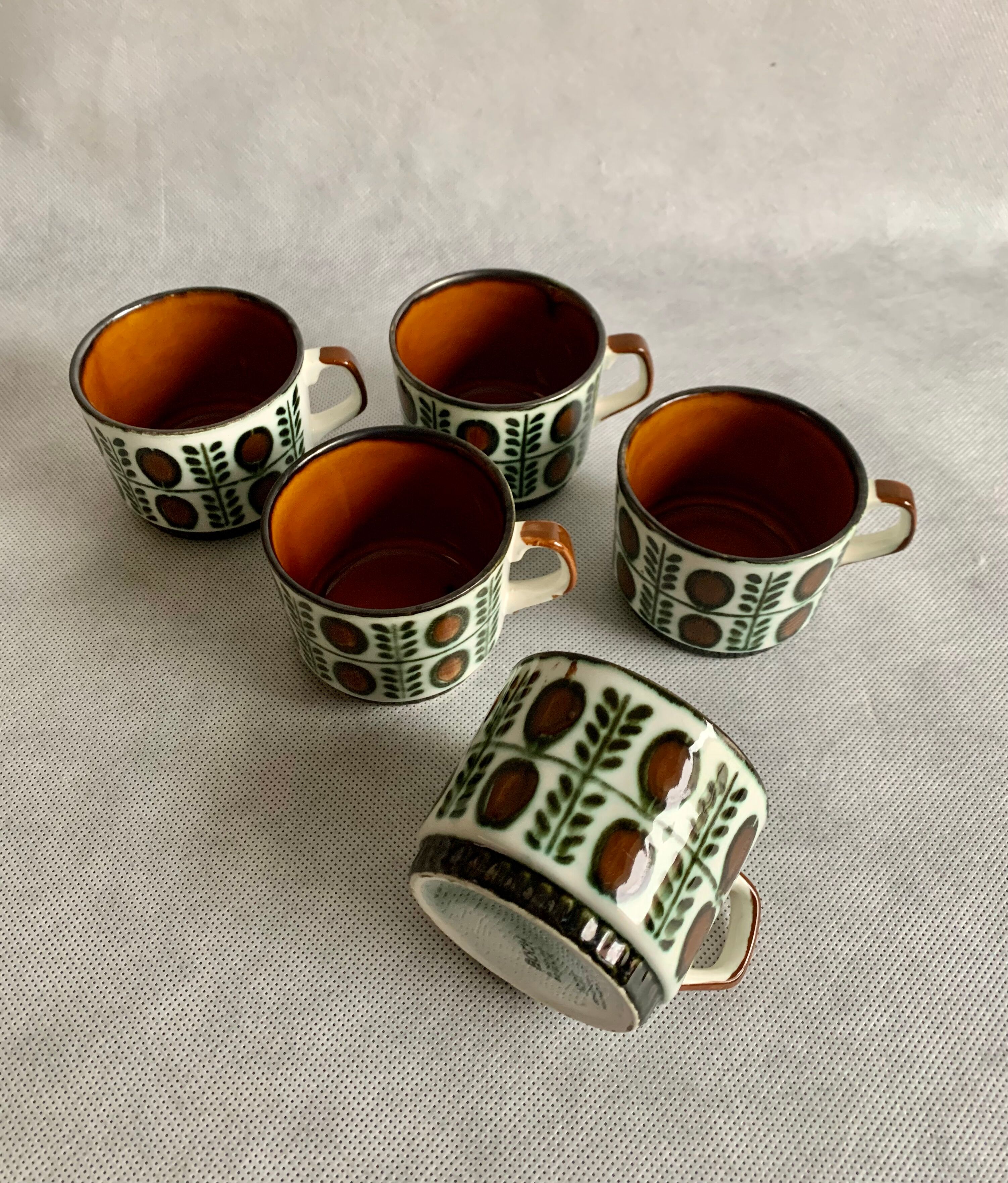 Set of 5 tea or coffee cups  Boch Rambouillet  NOIX, 1960s