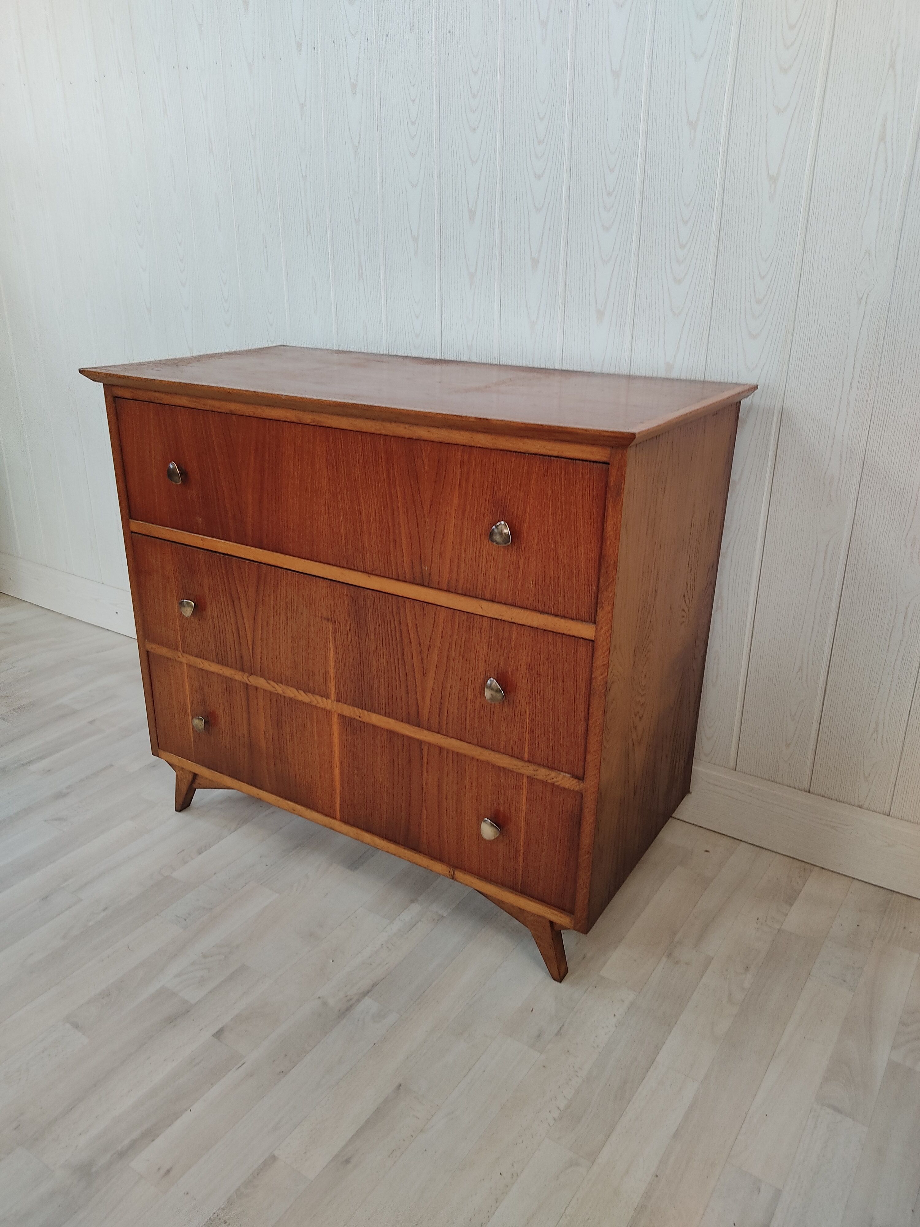 Commodity vintage feet compass