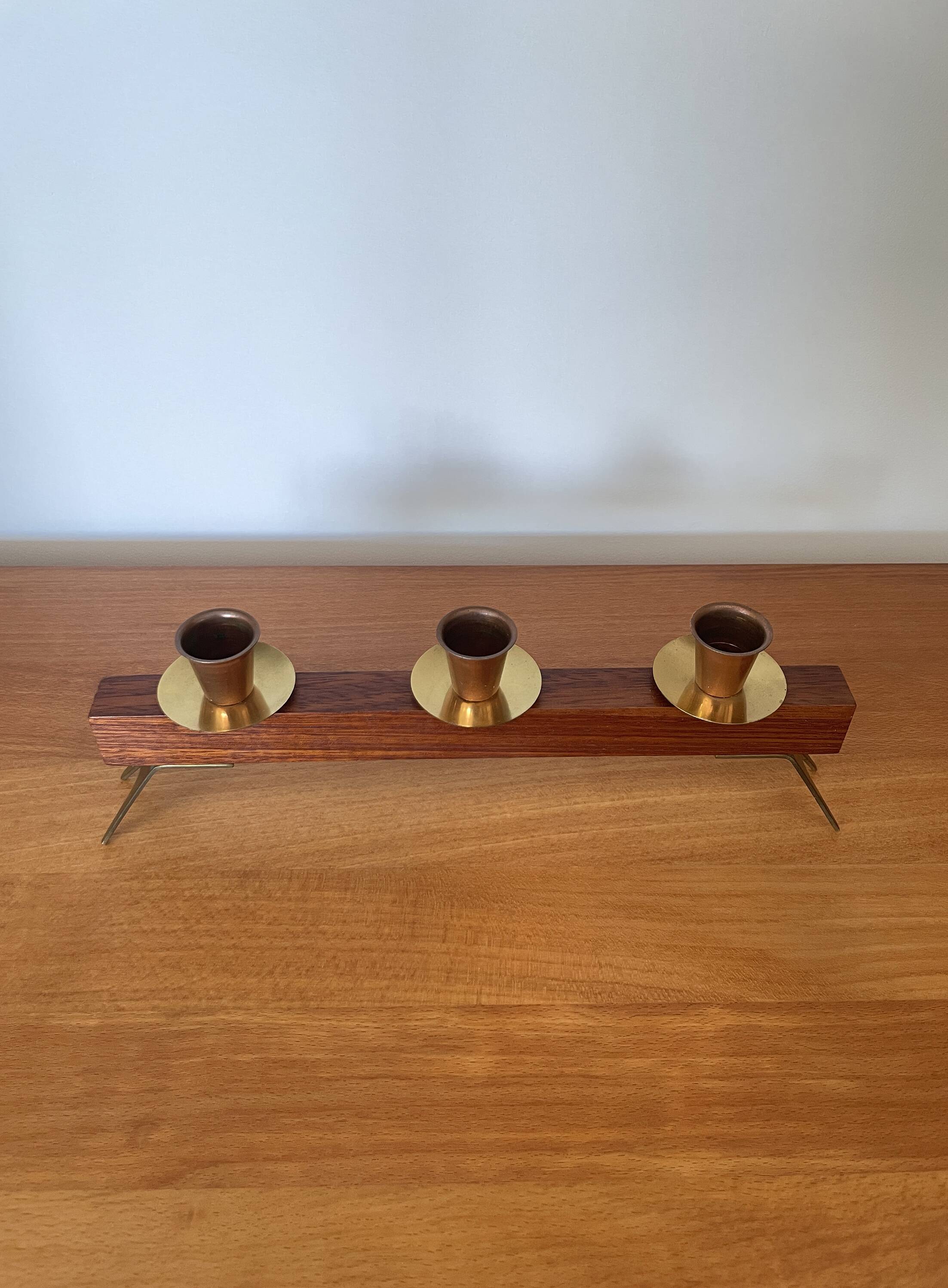 Modernist chandelier in teak and vintage brass.