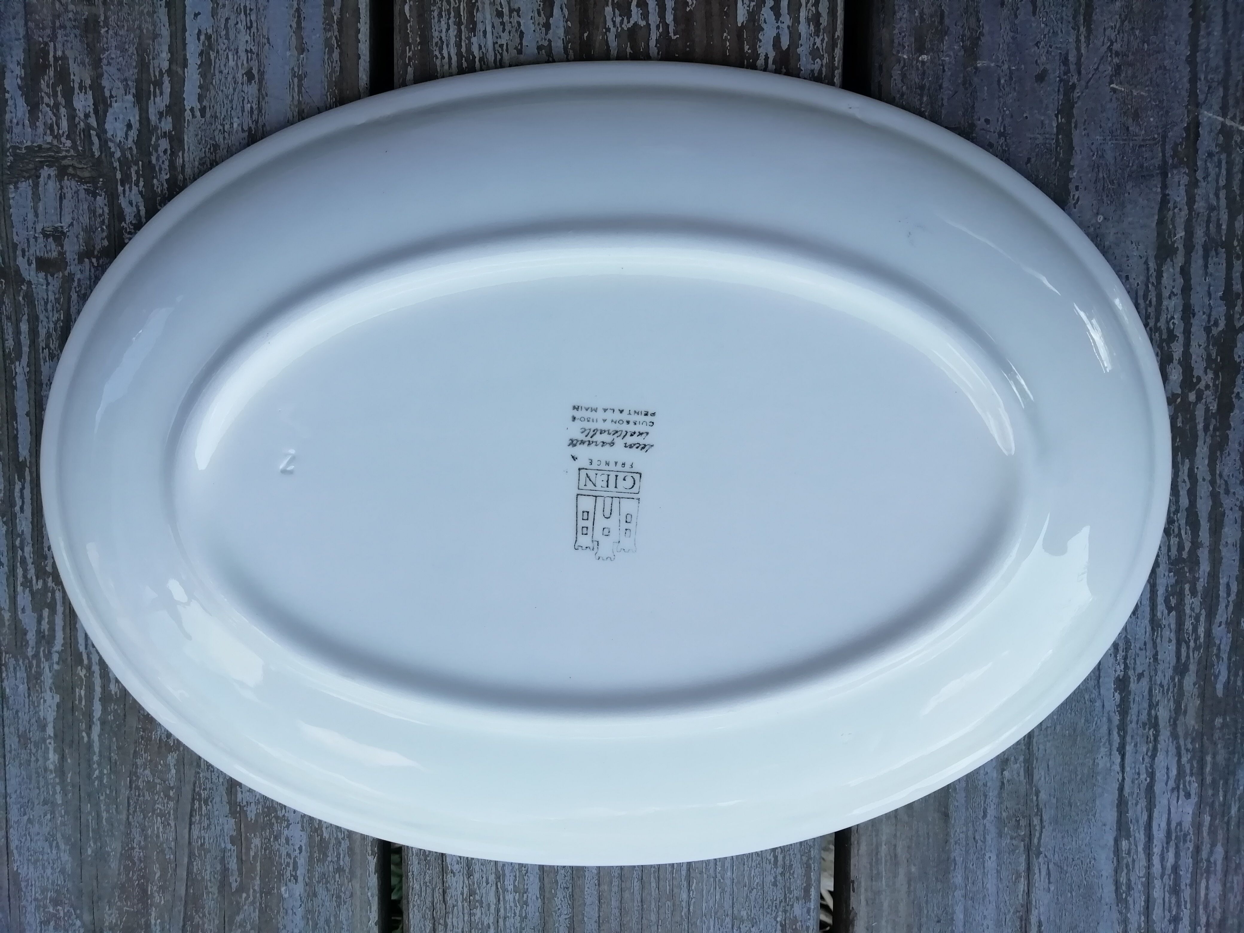 Oval dish with fish decoration Gien
