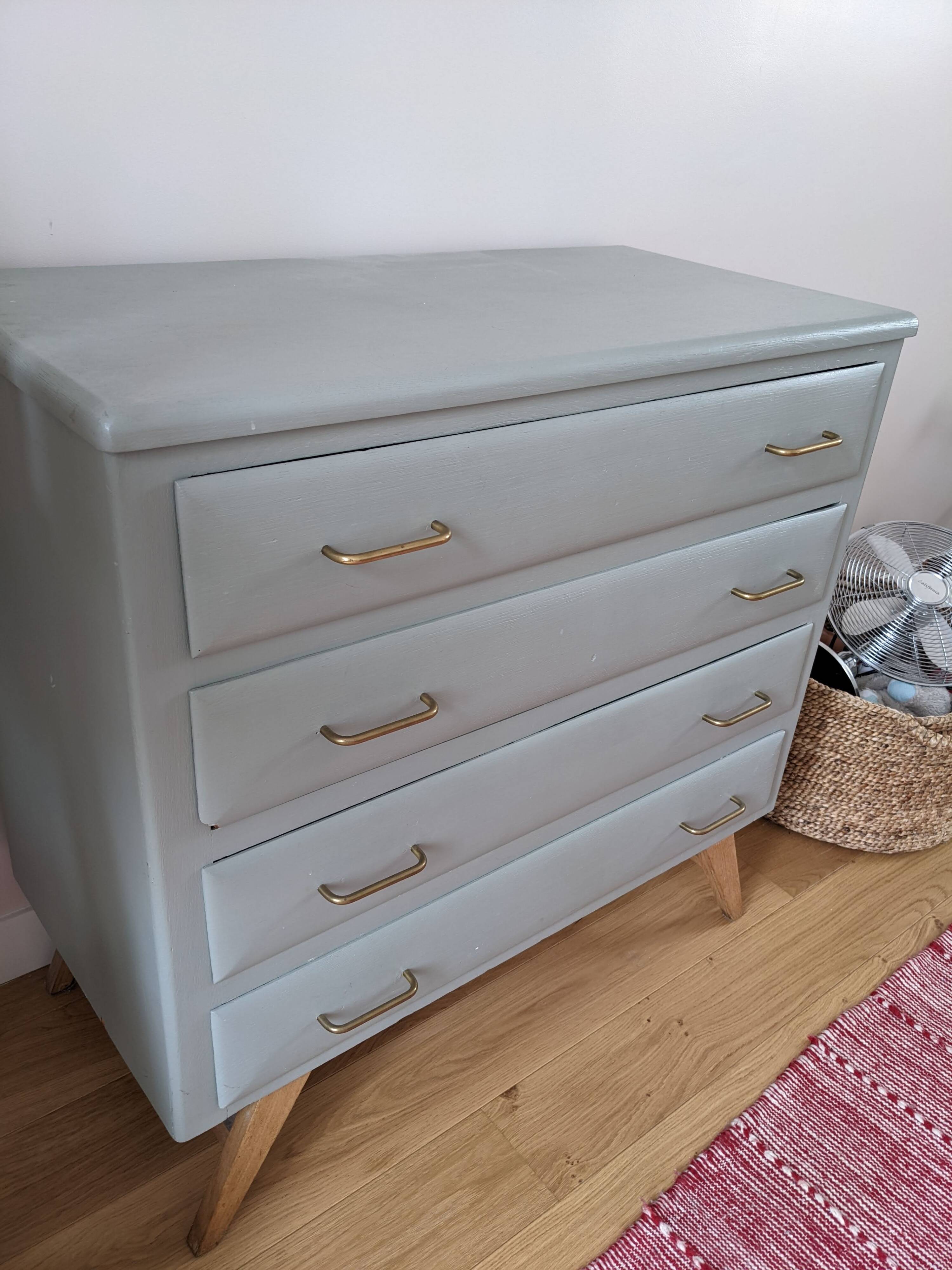 Children's chest of drawers