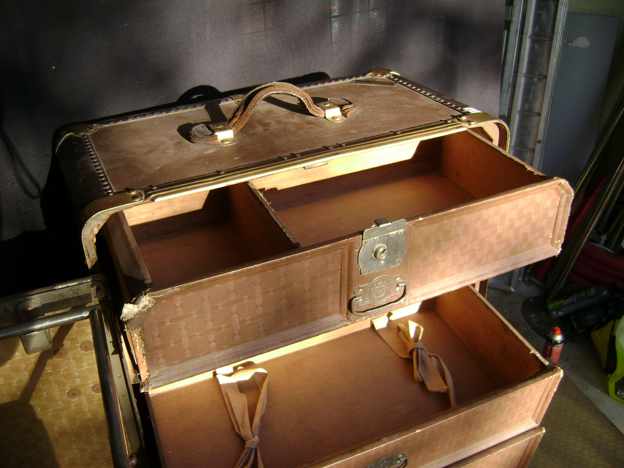 1920 american brand wheary travel trunk