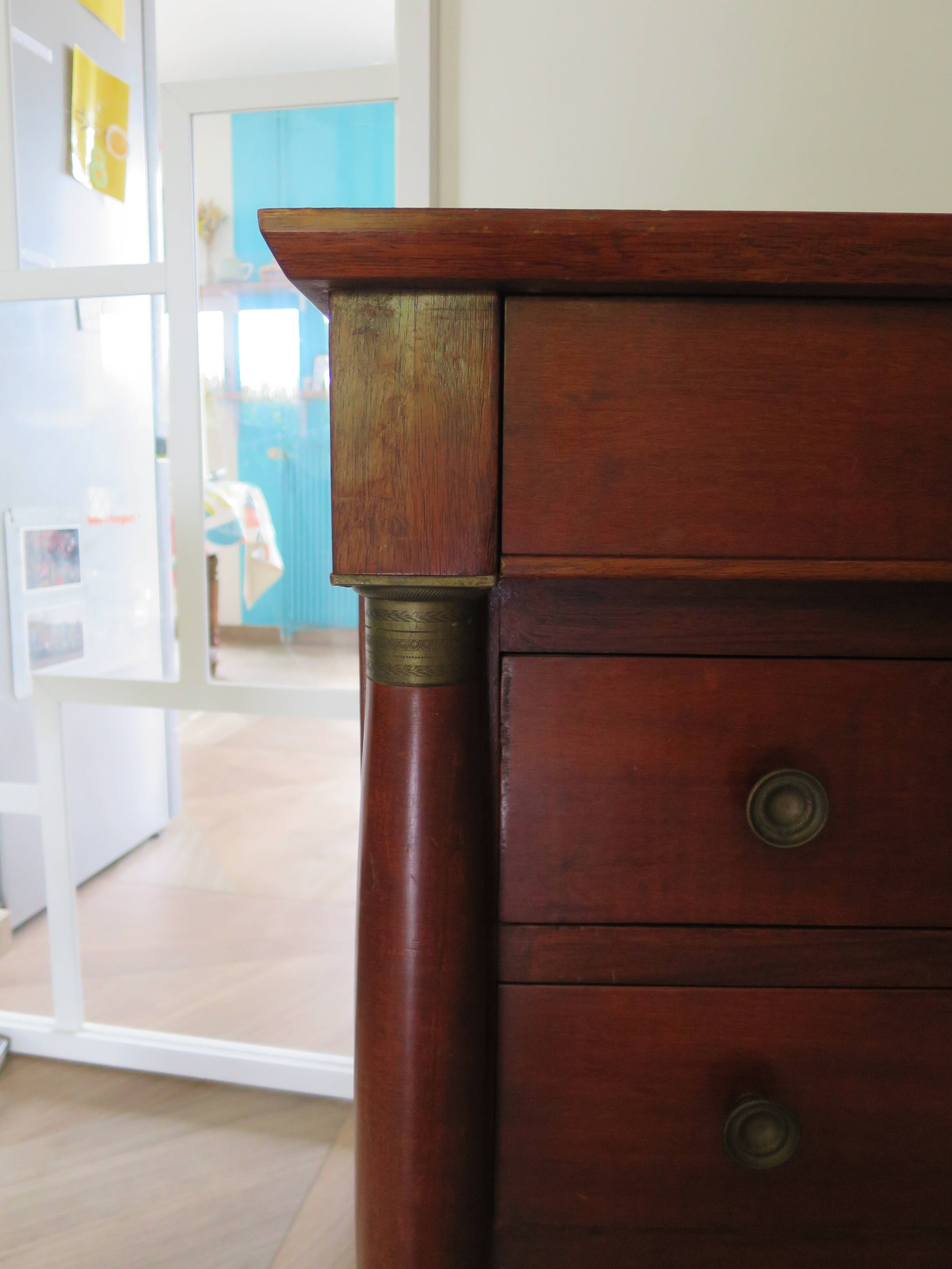 4-drawer chest of drawers - empire style - with detached columns - mahogany-bronze stain