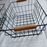 2 metal baskets