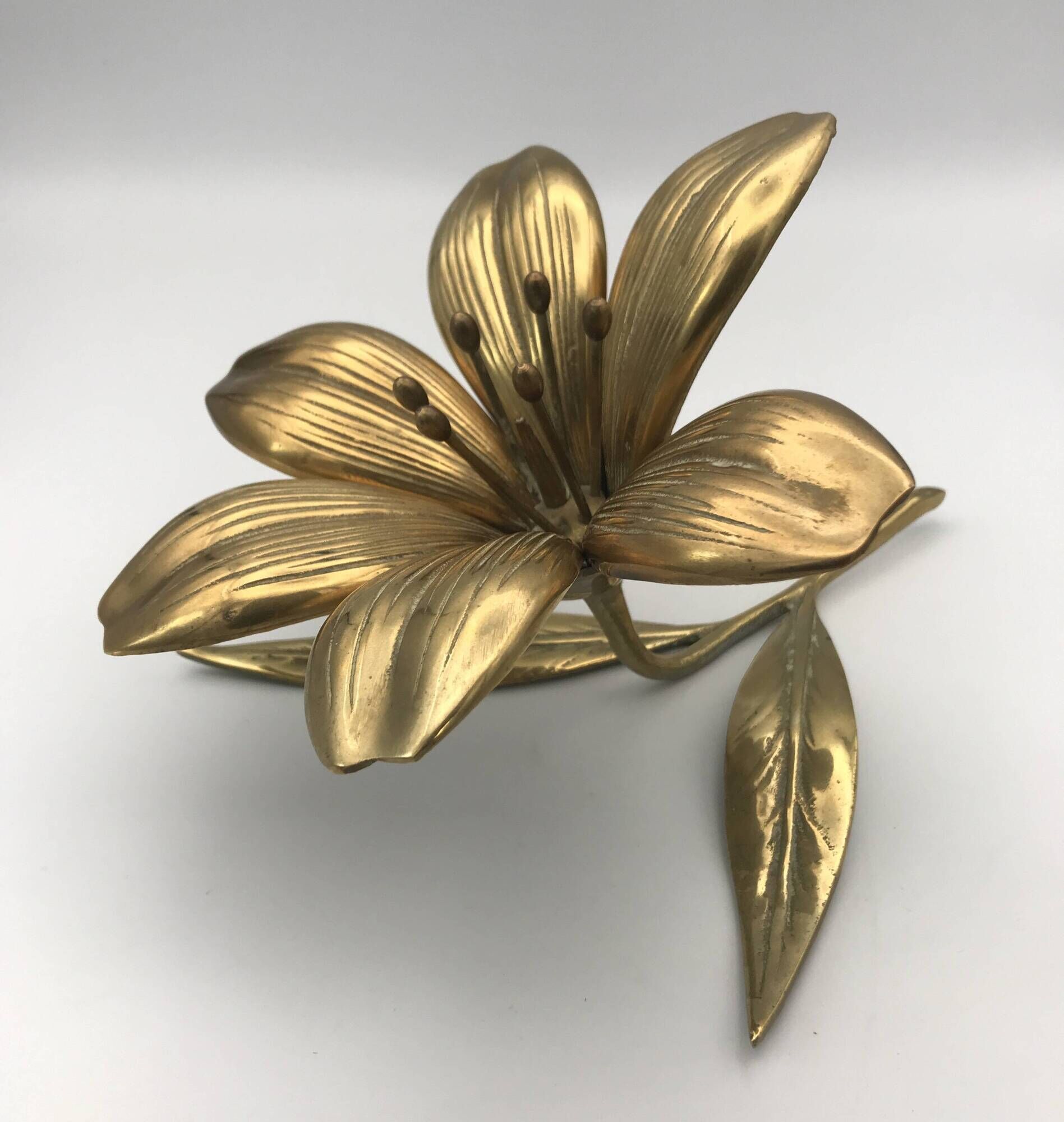 Vintage flower ashtray in solid gold-plated brass with six removable petals from the 60s/70s