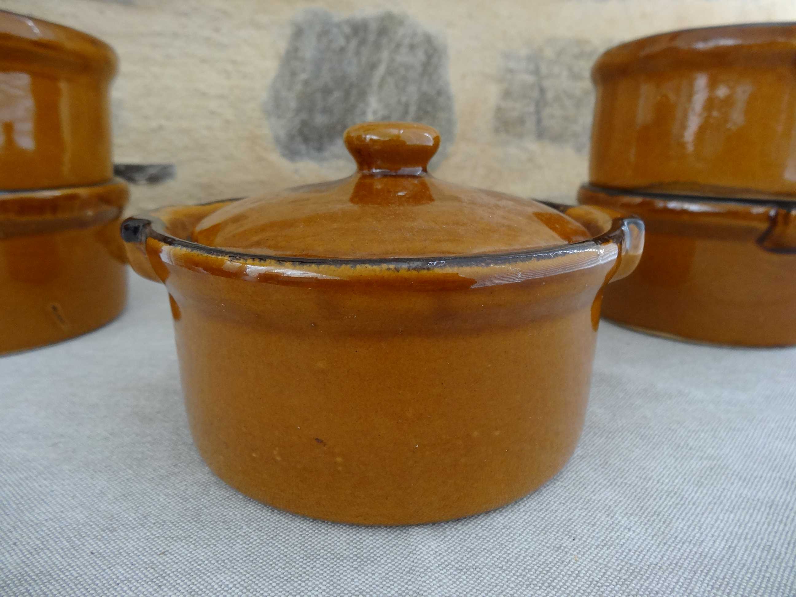 5 cocottes rondes en grès avec couvercle vintage