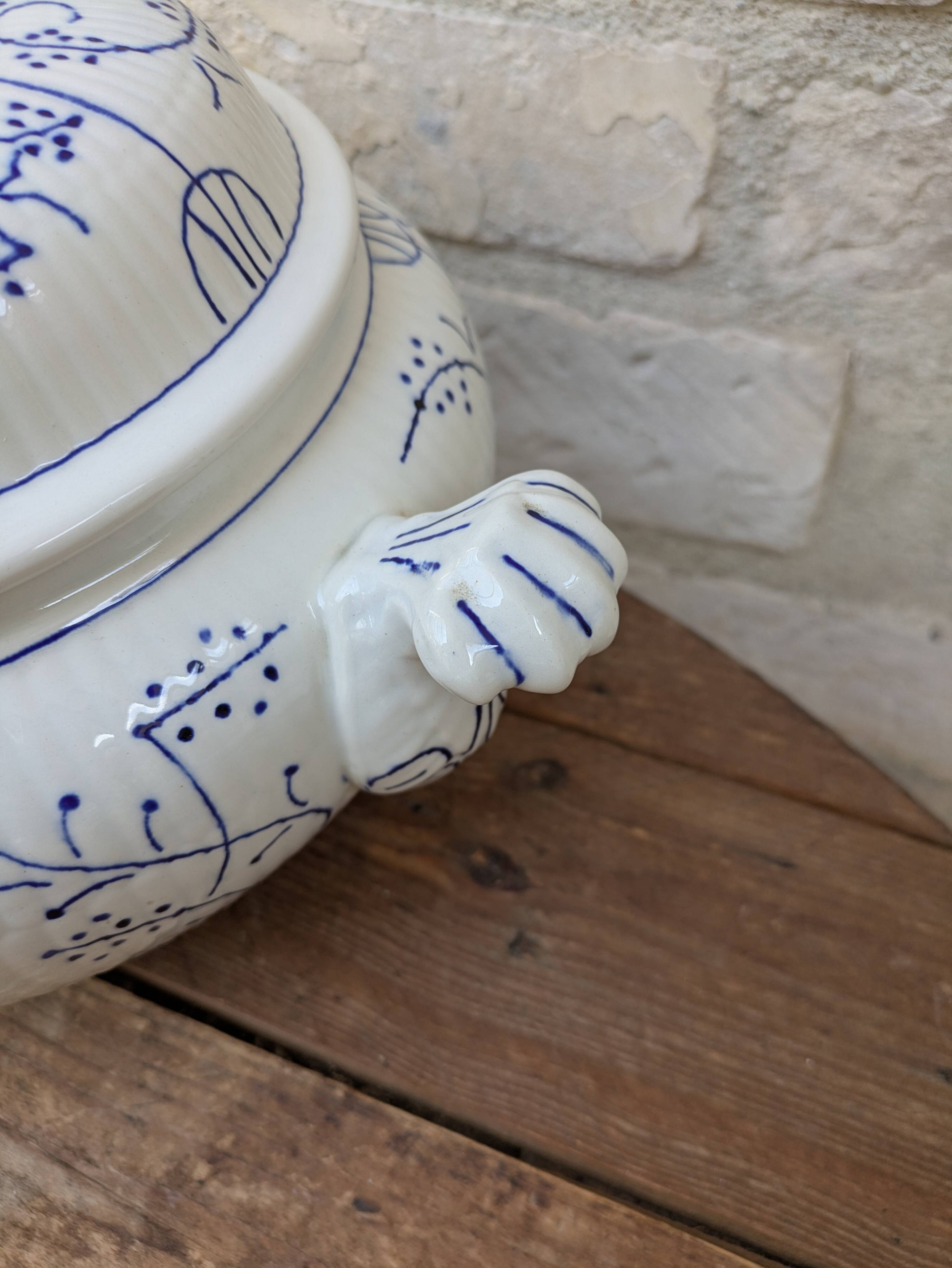 Soup tureen with lid and ladle Boch la Louvière model Copenhagen