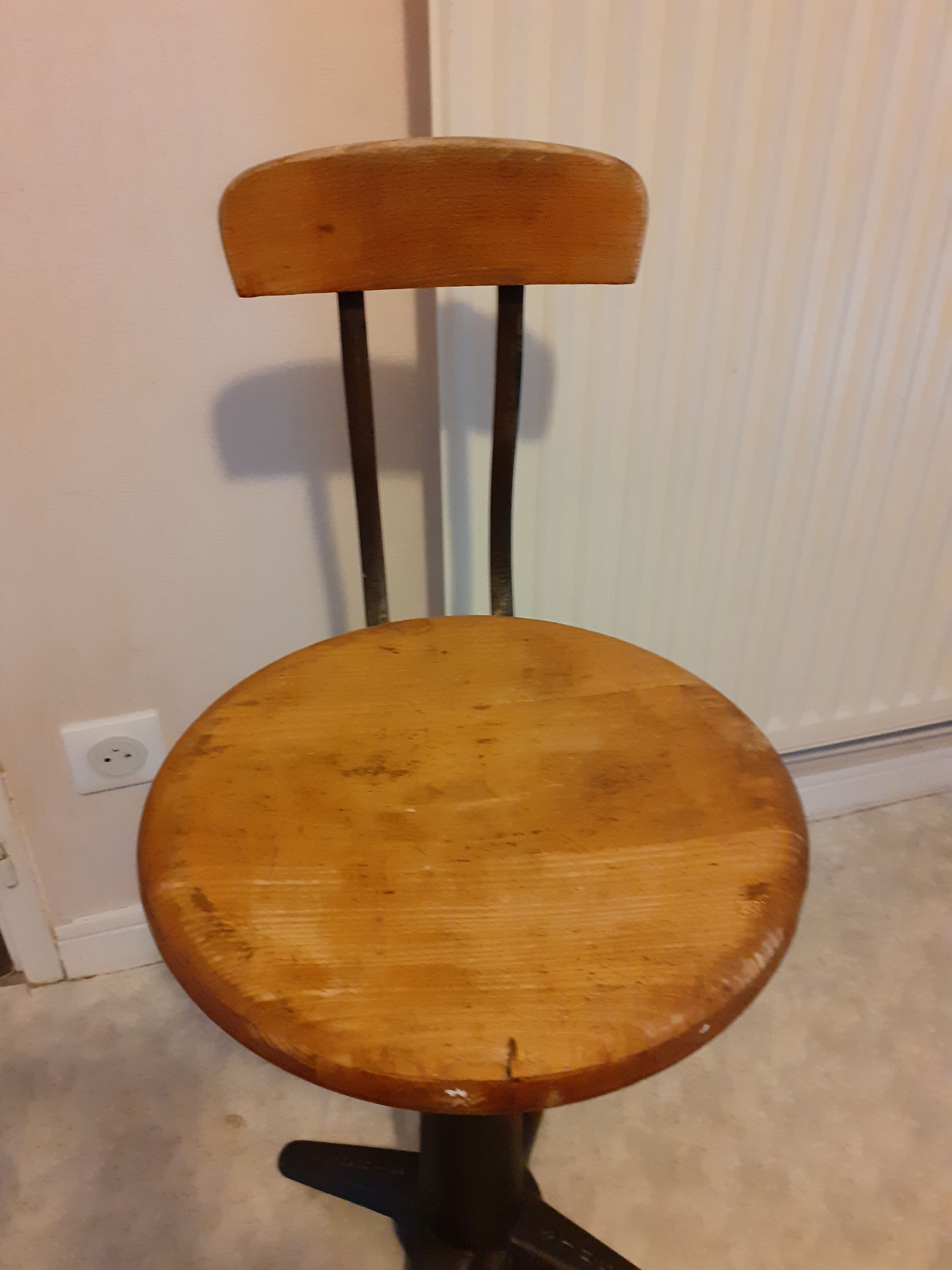 Singer workshop chair