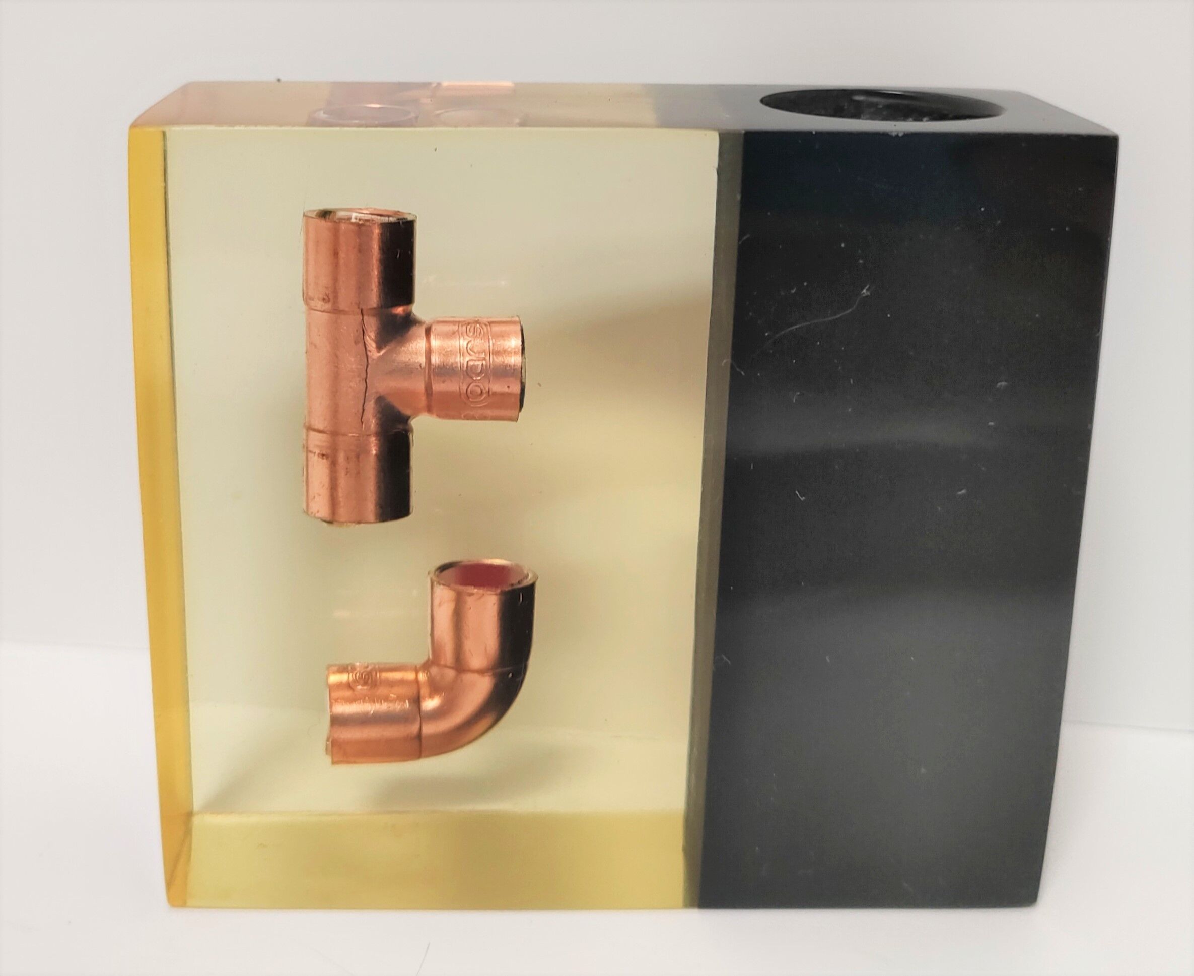 Lighter resin inclusions design 70s