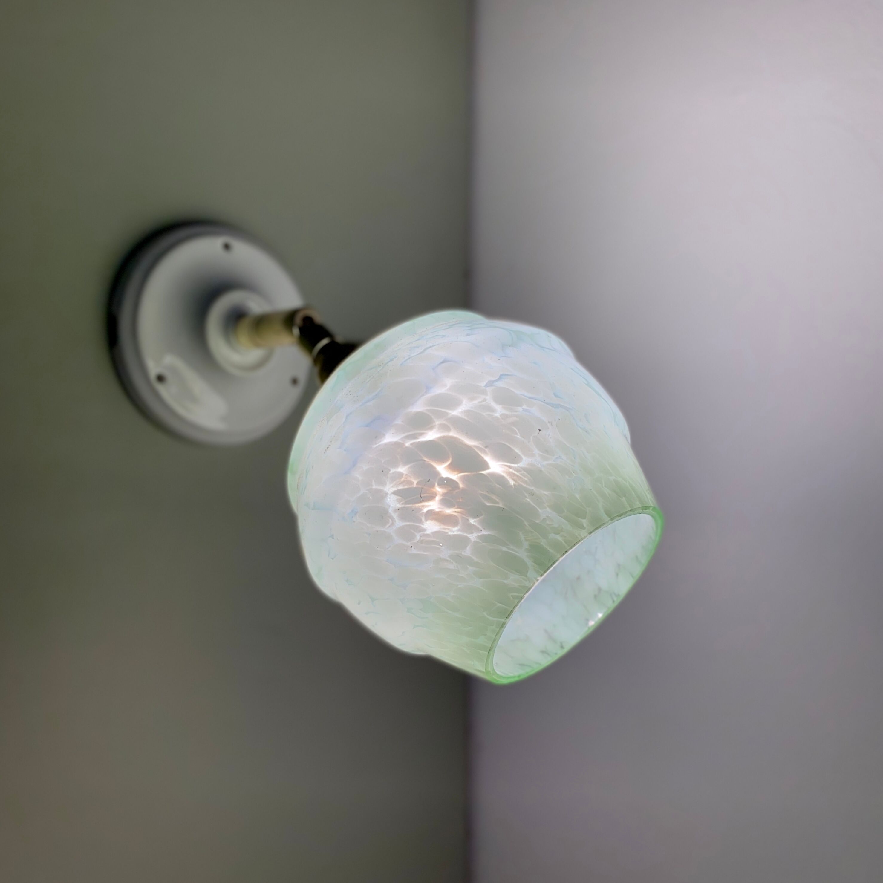 Vintage tulip wall lamp in glass from Clichy green mint