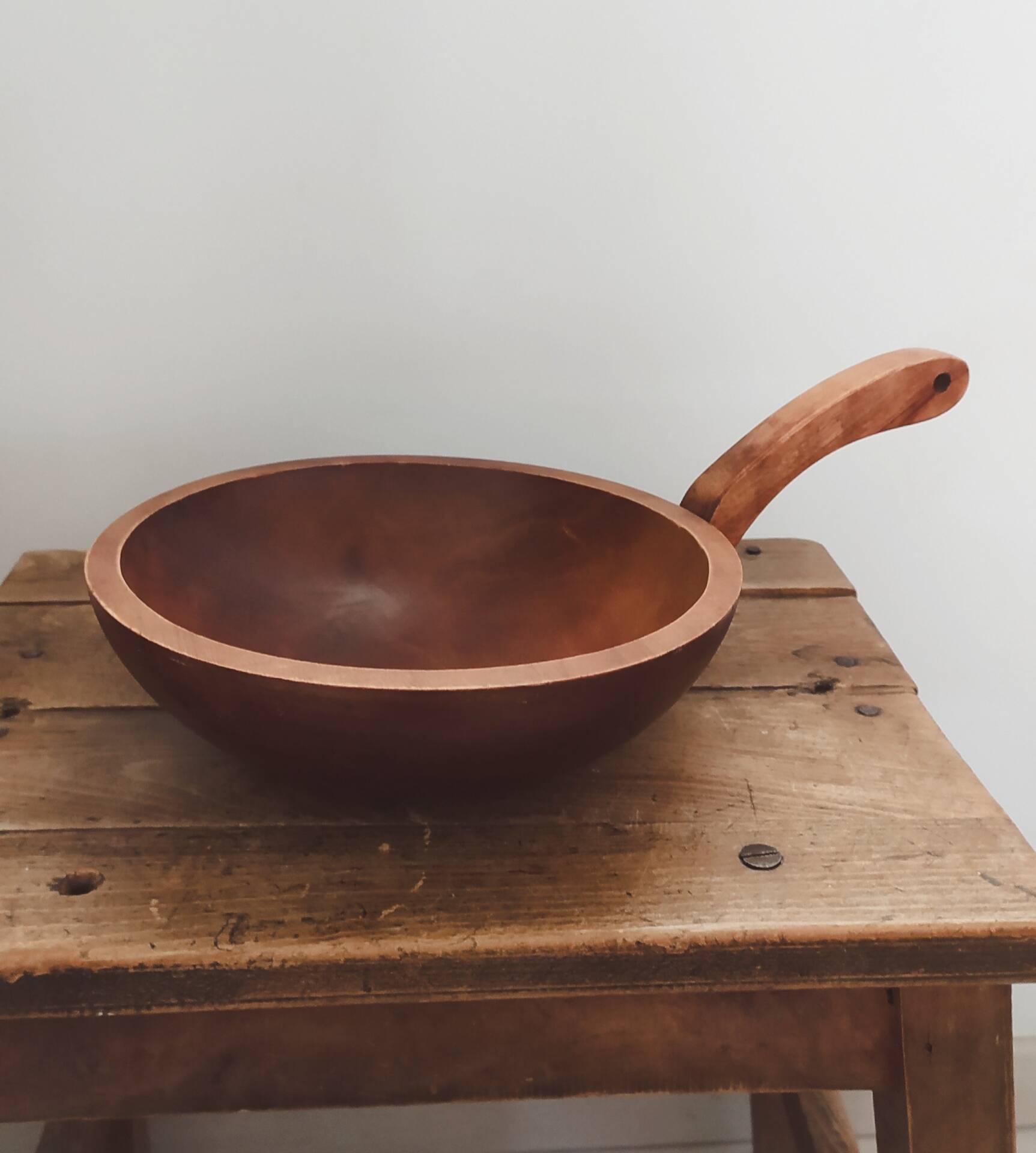 Service bowl, large bowl with wooden handle • Baribocraft • Canada