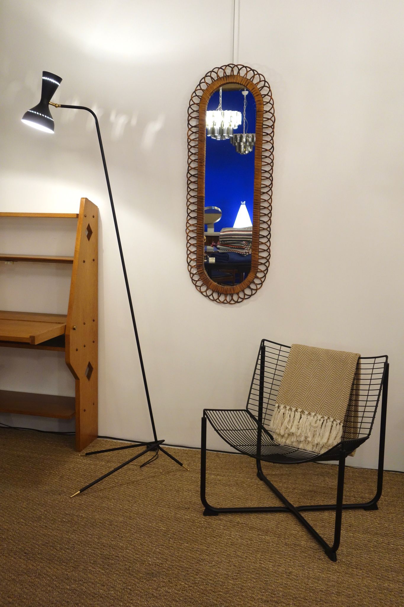Miroir en rotin des années 60 - 125x47cm