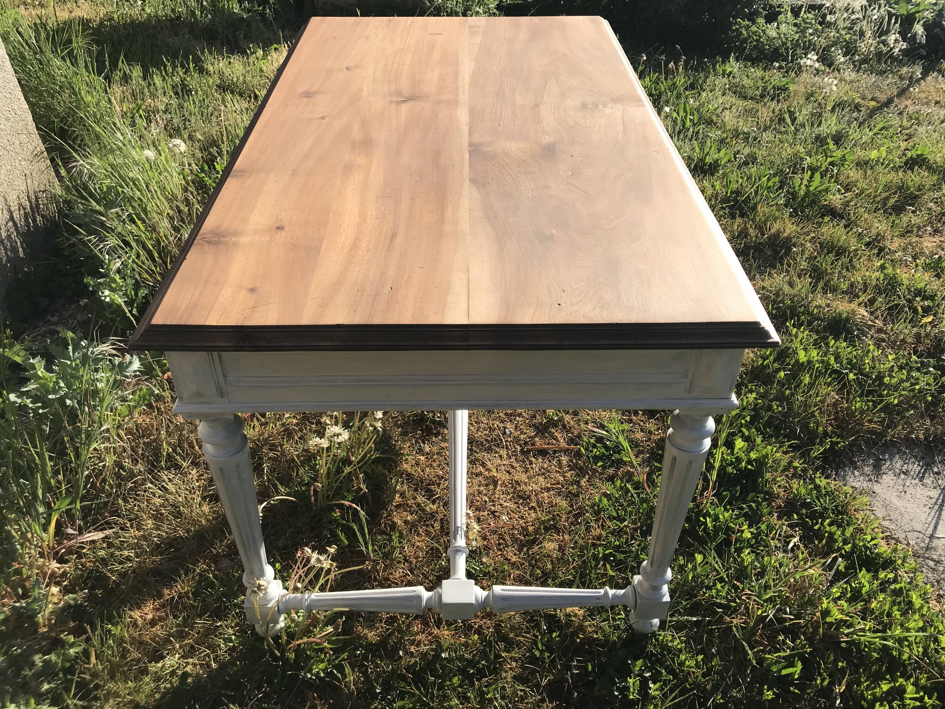 Farm table