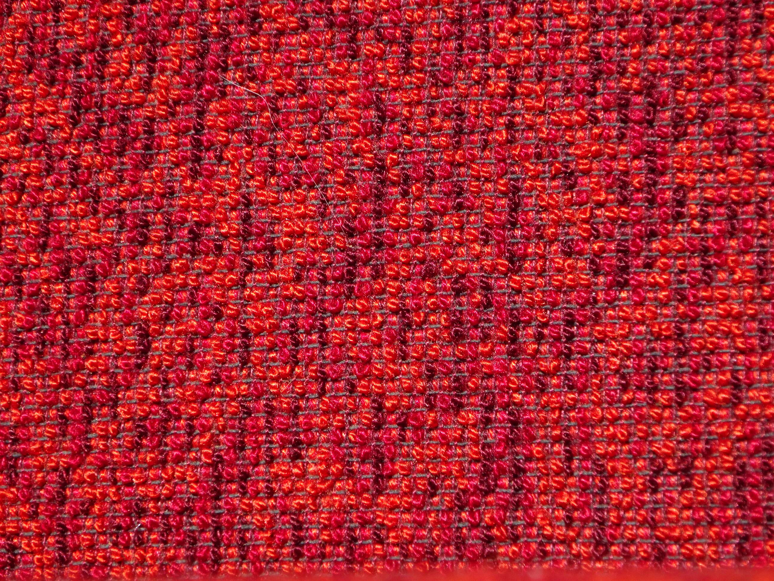 Fauteuils vintage rouge et noir, les 2
