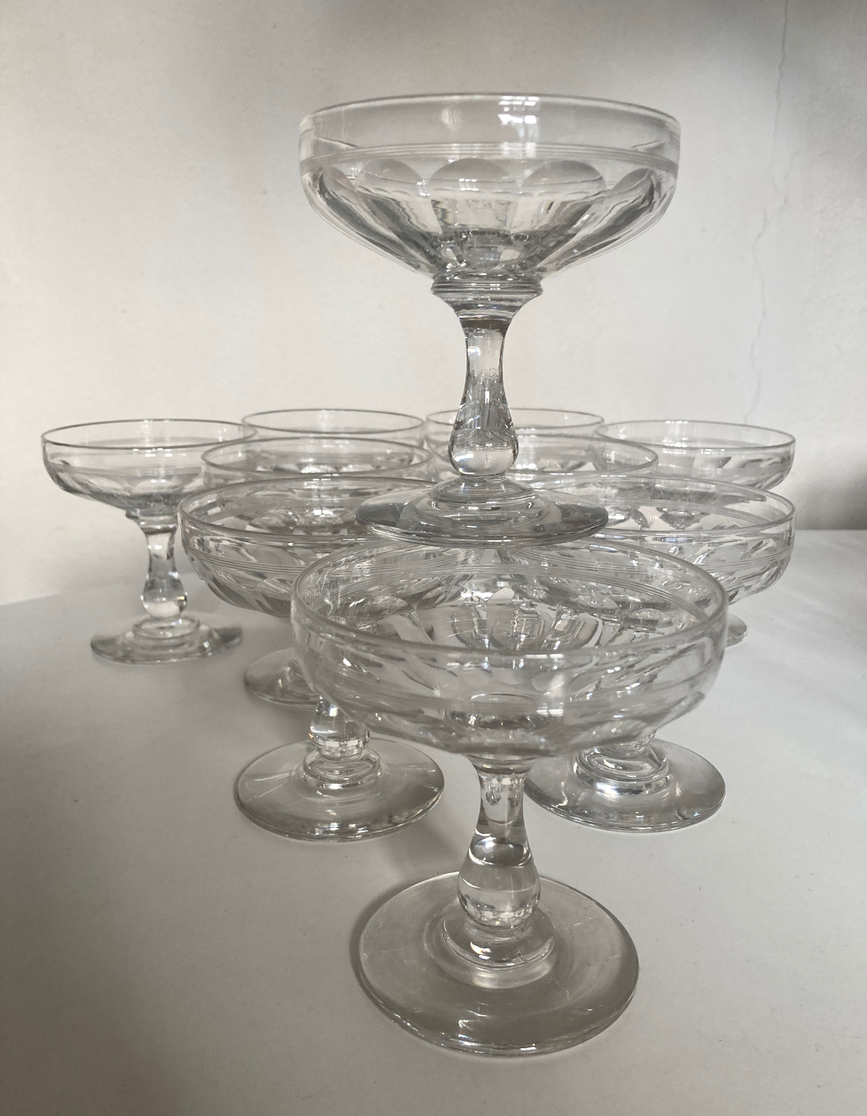 Set of 10 glasses of champagne 1870 in crystal ringing with flat ribs