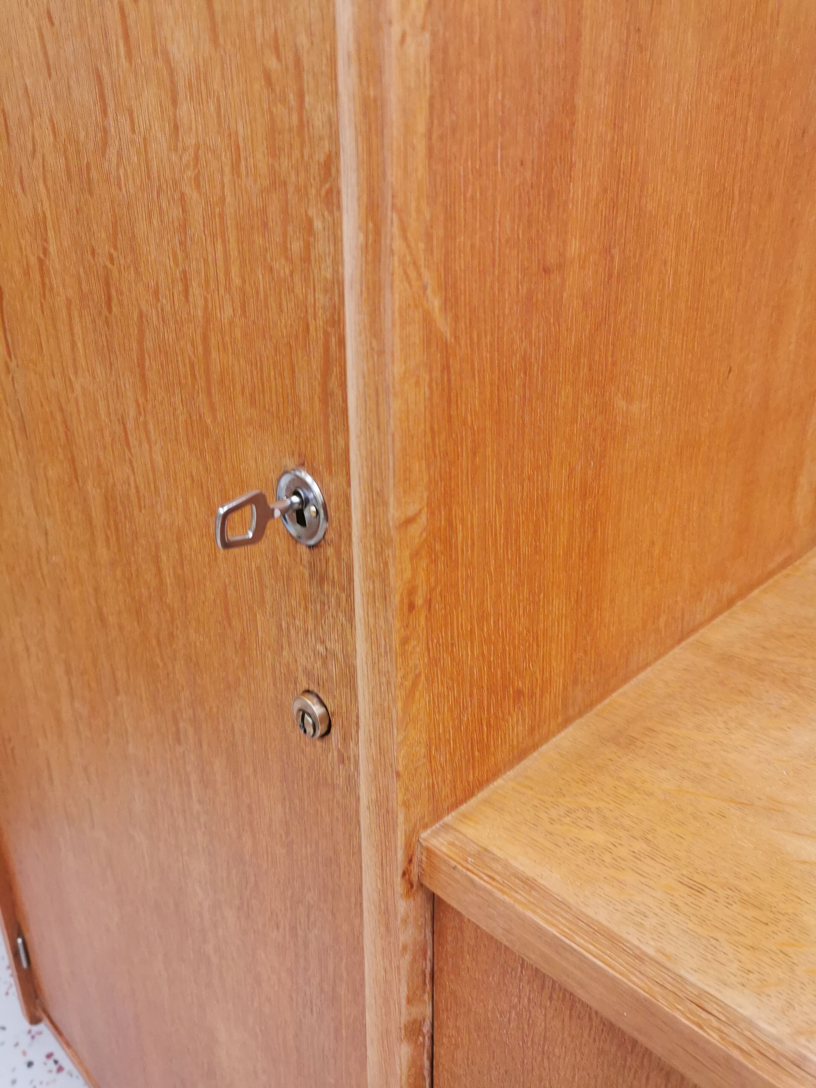 Asymmetrical cabinet