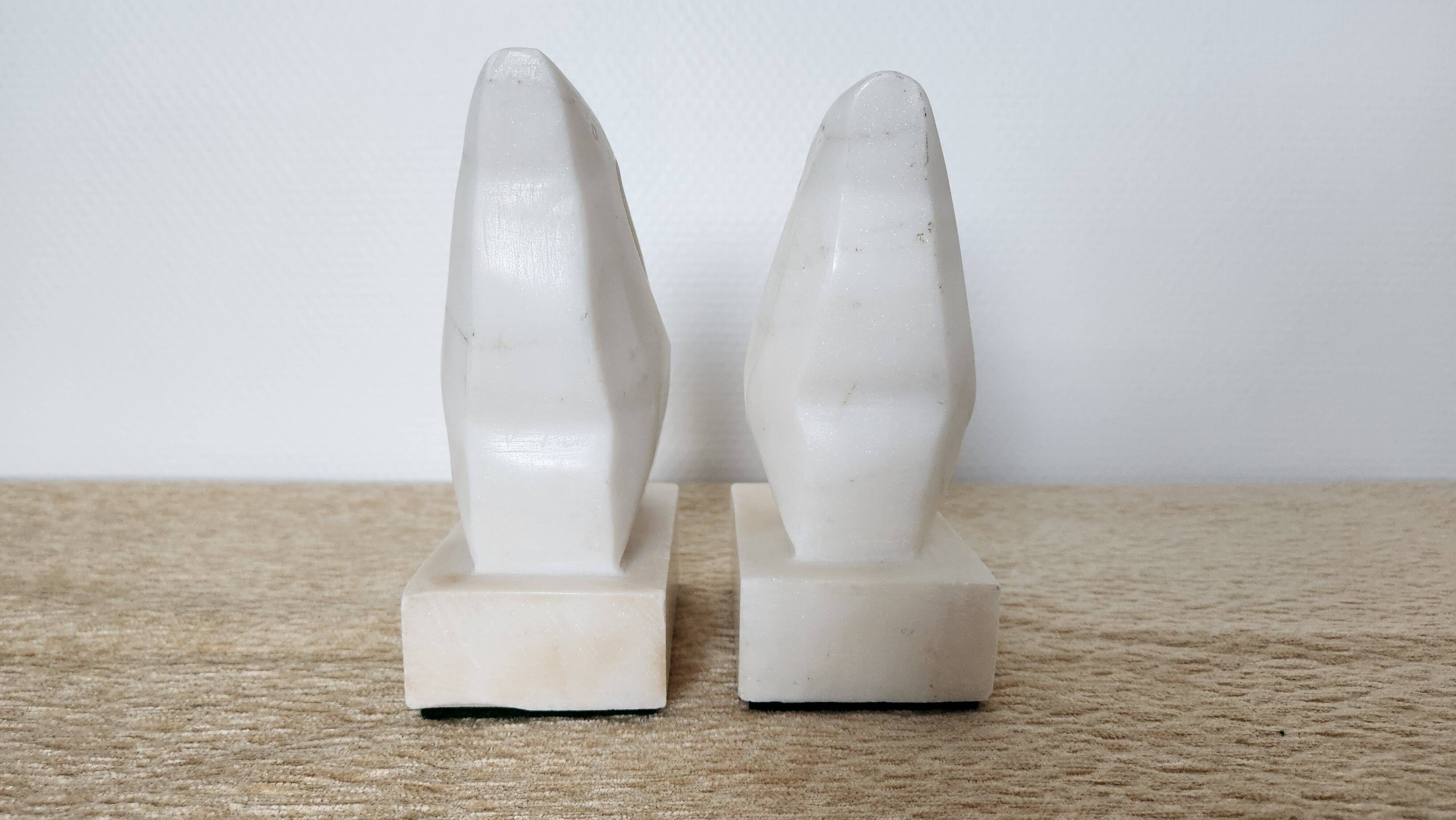 Pair of modernist bookends in white alabaster – 1970s/80s design