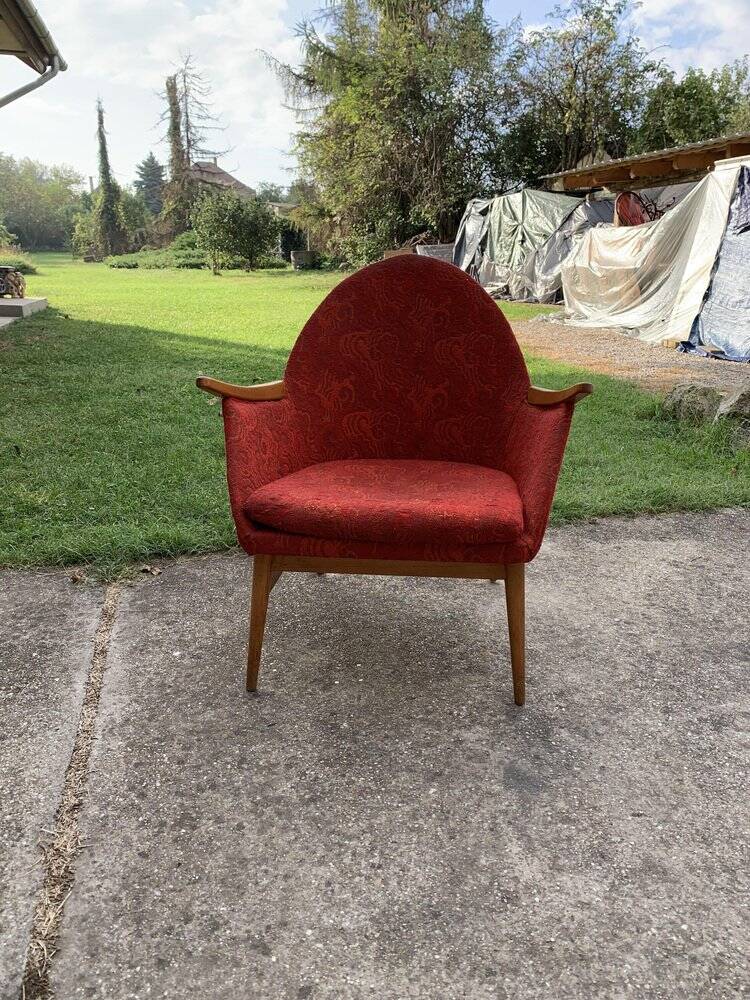Red fabric armchair in Mid-Century Scandinavian style, high back and light wood legs (1960s)
