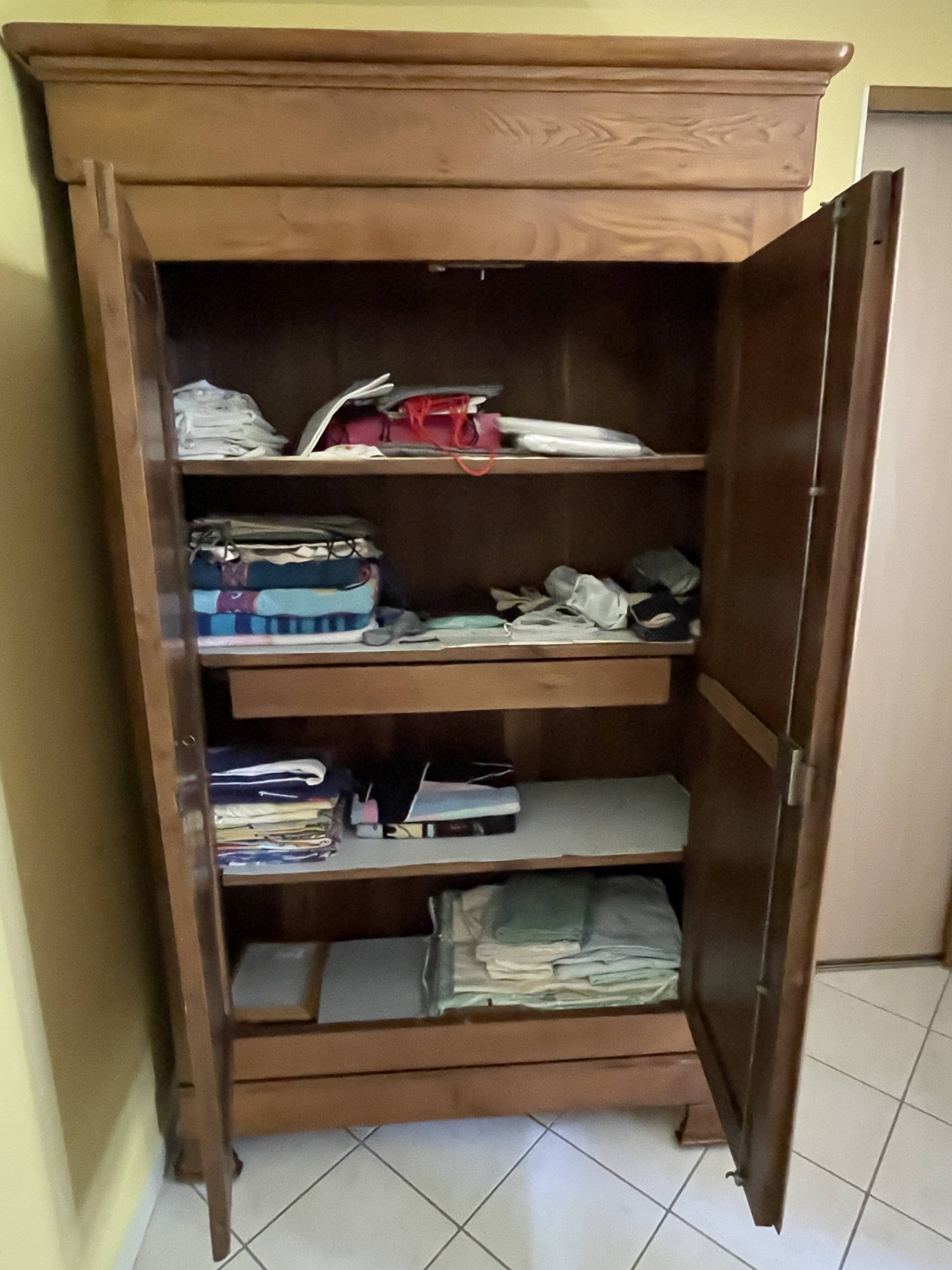 Armoire ancienne bretonne en bois massif