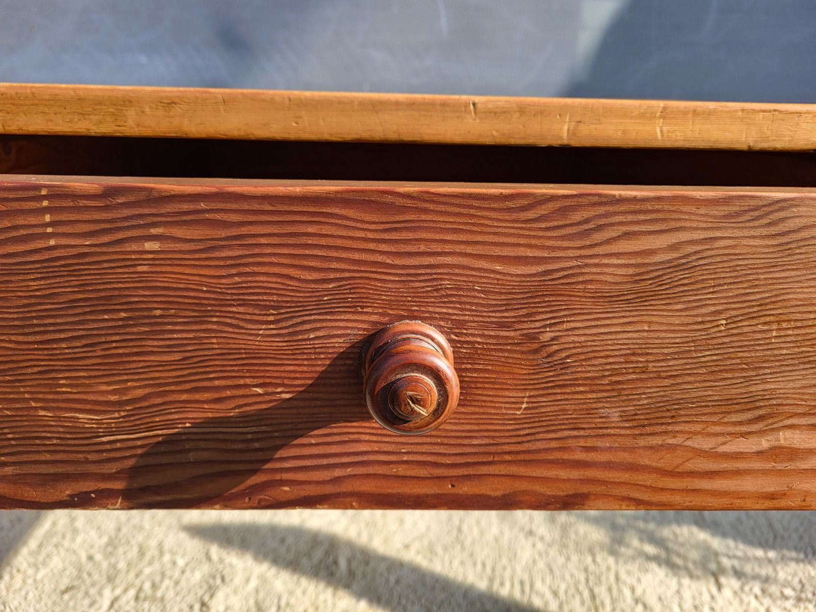 Pine farmhouse table ● Honey patina & Zebra grain