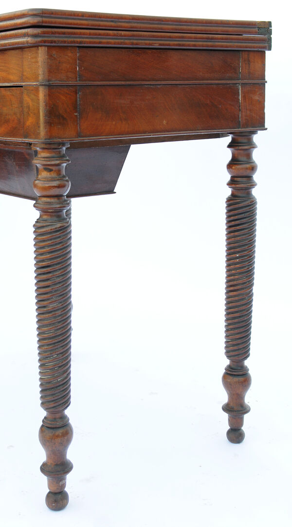table à jeux de style Louis Philippe